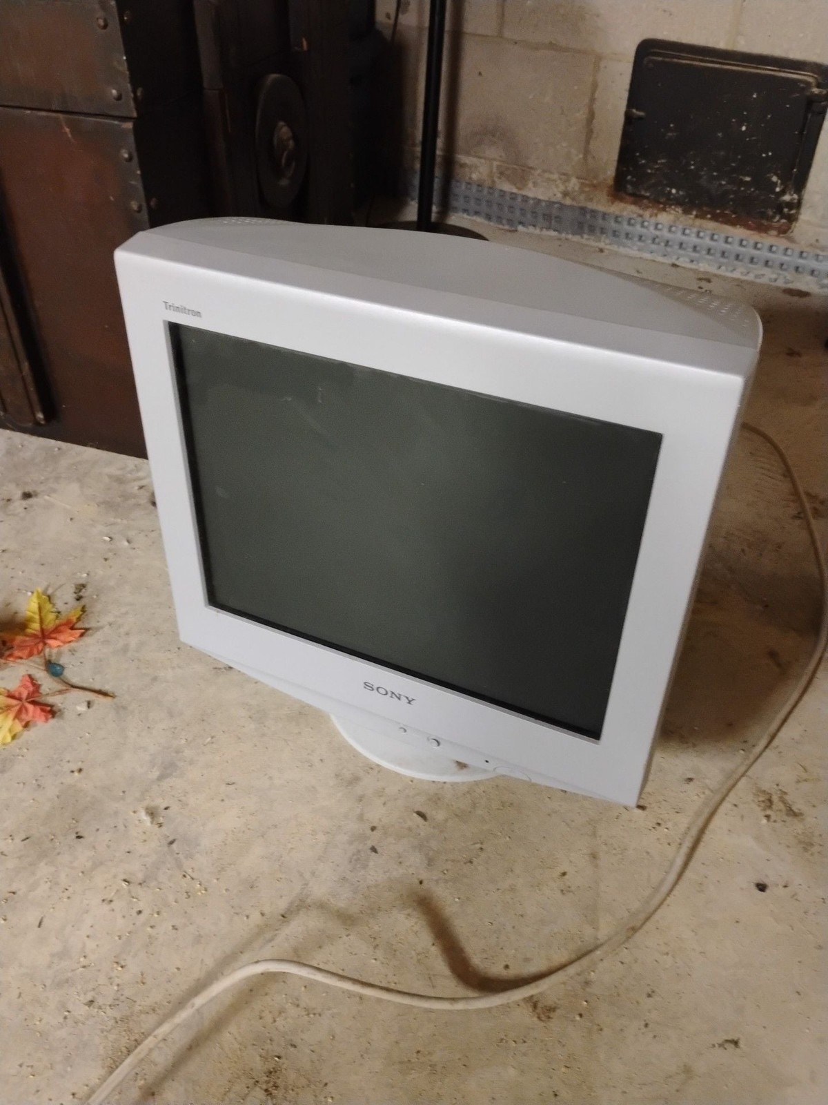 Sony Trinitron CRT Monitor White 15 Inch Trinitron CRT Monitor