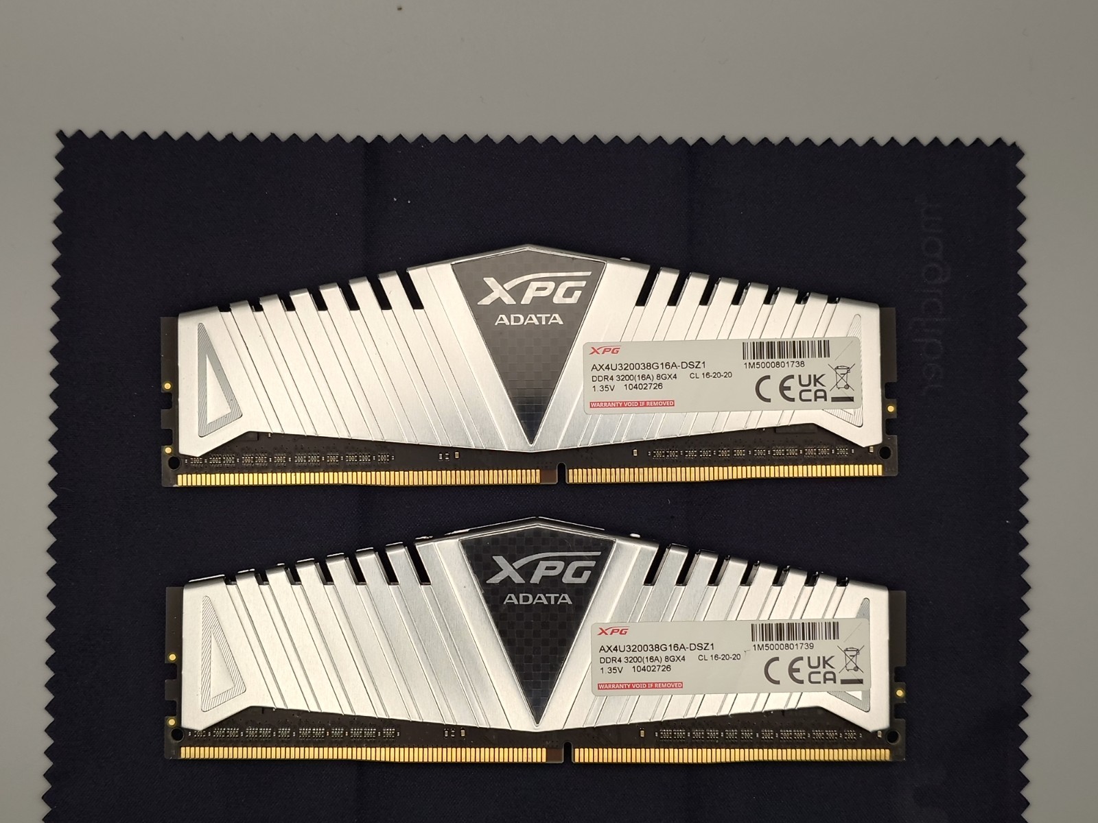 XPG Adata 16GB (2x8GB) DDR4-3200 (AX4U320038G16A-DSZ1)