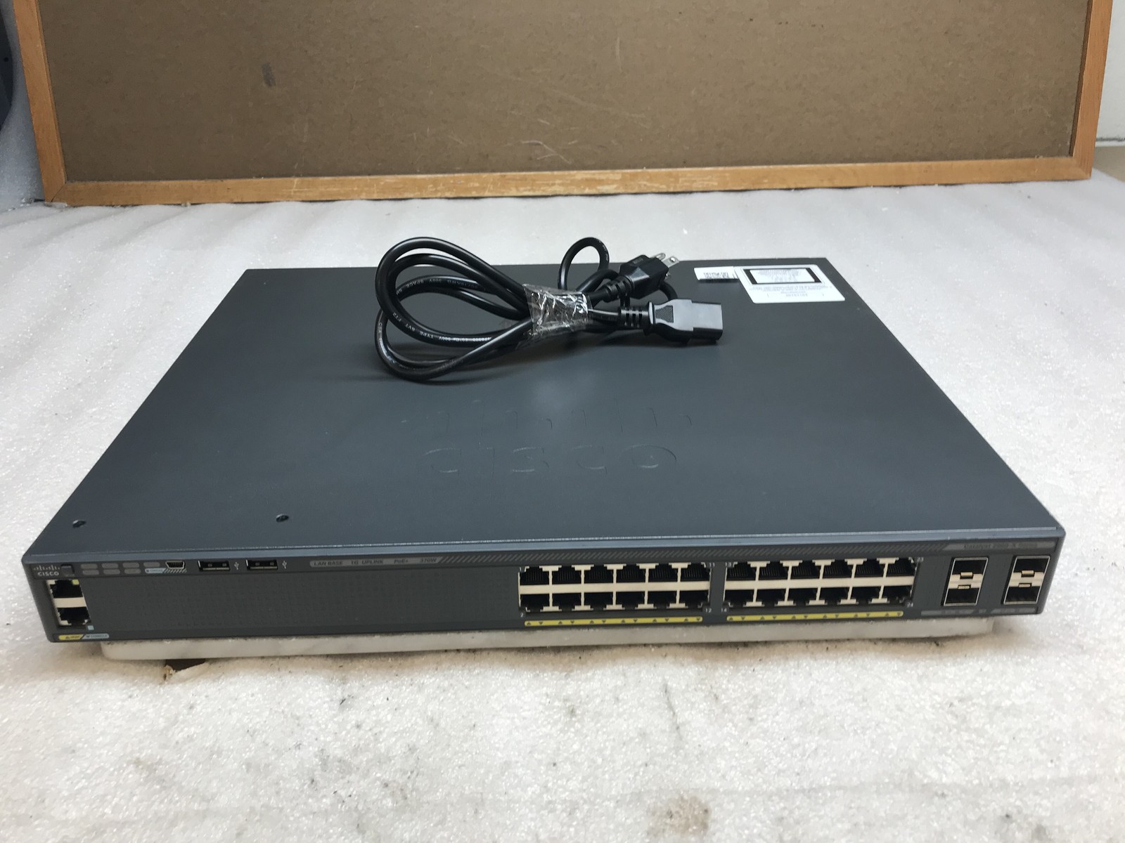 Cisco Catalyst WS-C2960X-24PS-L 24-Port PoE+ Switch w/ Power Cord