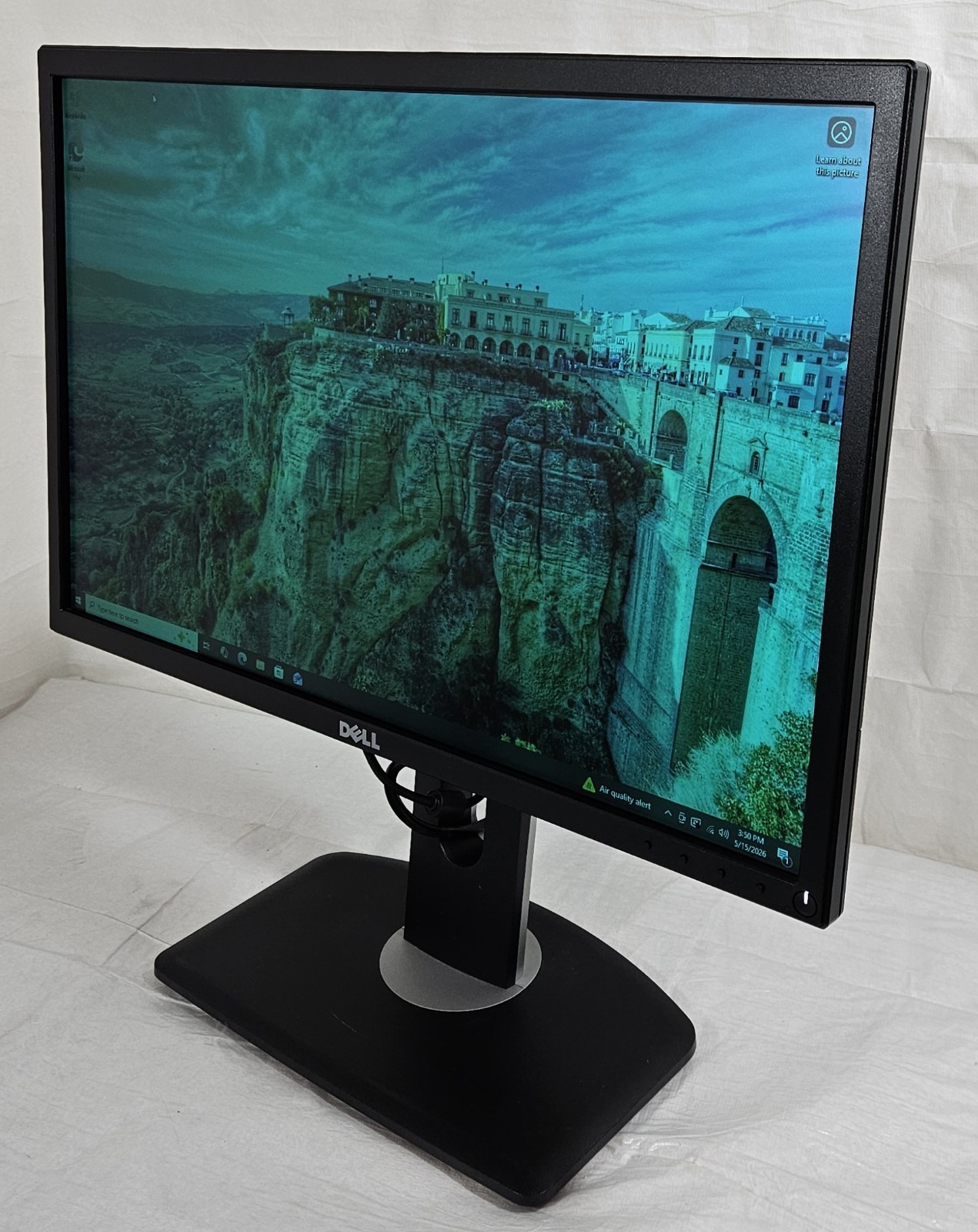 Dell P2217 22'' Flat Panel HDMI DP VGA USB 1680 x 1050 LCD Professional Monitor