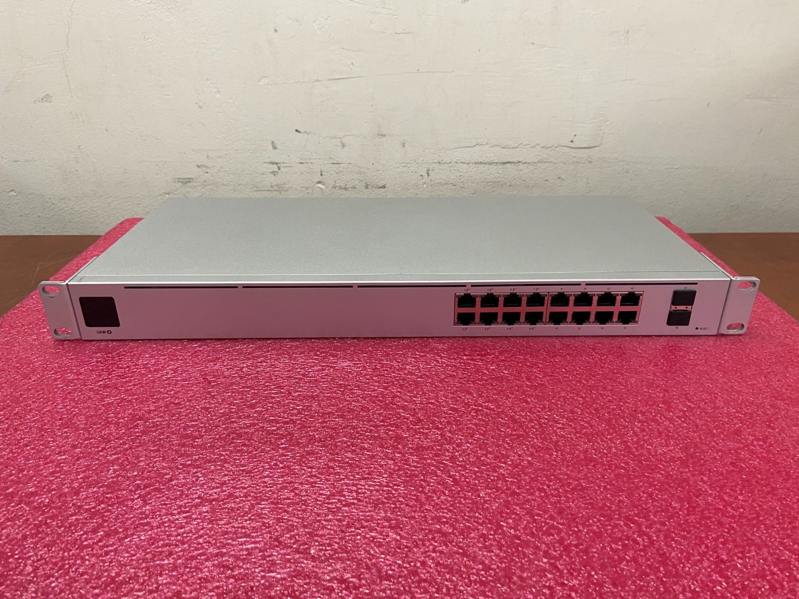 Ubiquiti UniFi USW-16-POE 16-Port Gigabit PoE Ethernet Switch | C1676DS