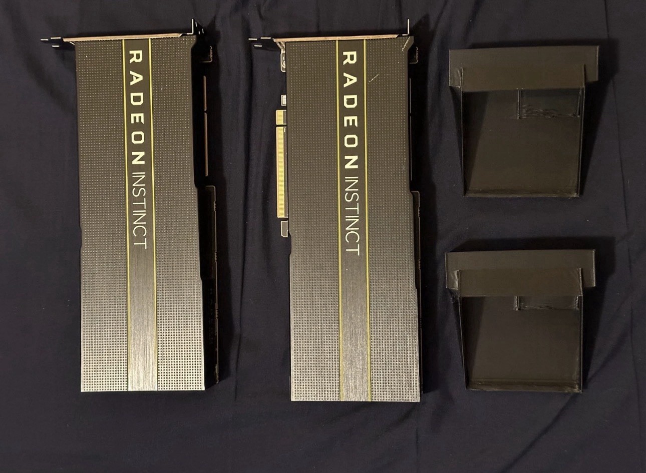 2 x AMD Radeon Instinct Mi50 Accelerator 16GBHBM2 Radeon VII + Fan Shroud
