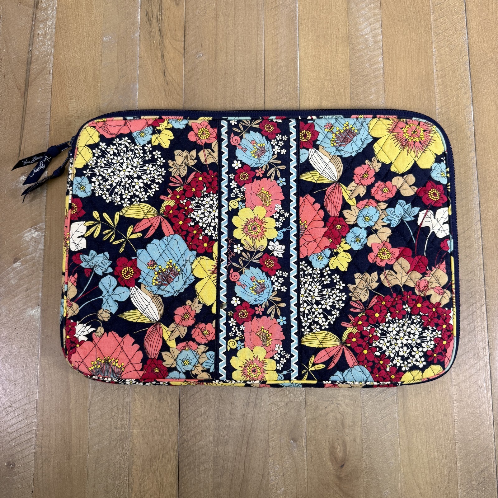 Vera Bradley Happy Snails Laptop Sleeve Inner Pocket Zip Closure Floral Print