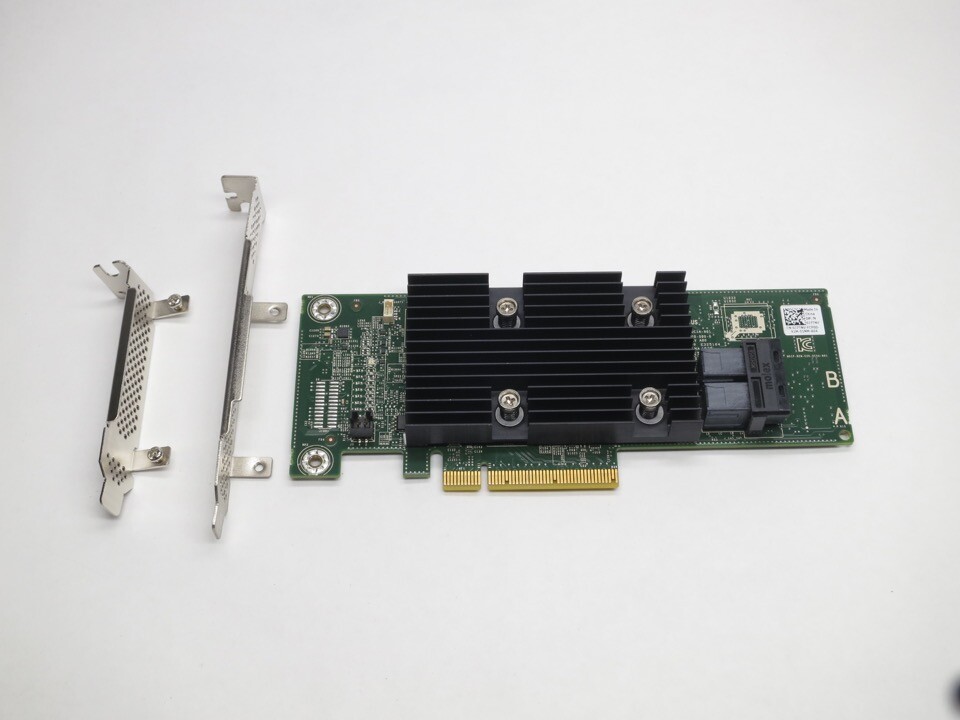 405-AANK  DELL HBA330+ SAS/SATA PCI-E 12Gb/s  HBA NR WITH BOTH BRACKETS