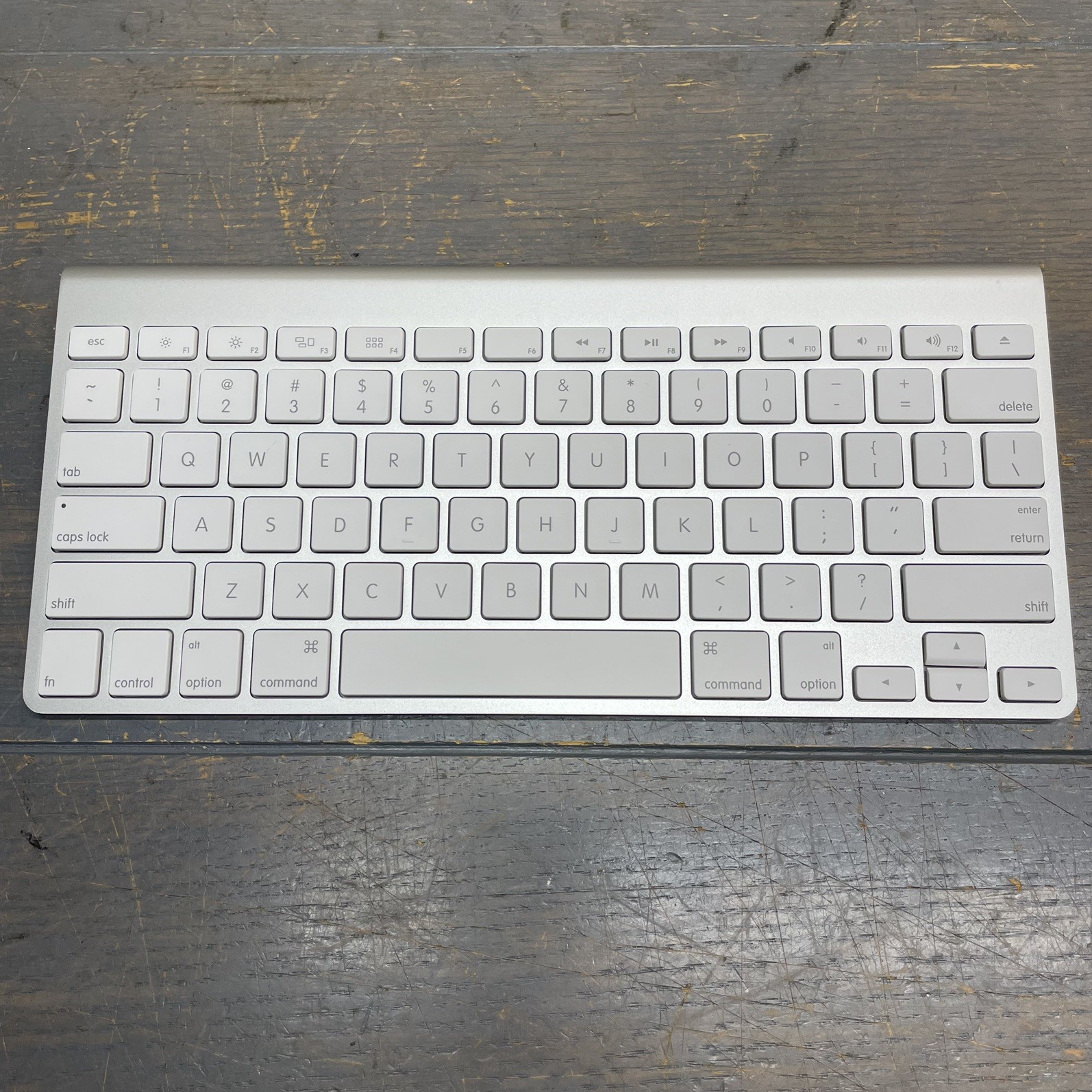 Genuine Apple Wireless Bluetooth Keyboard A1314 Mac Aluminium OEM Nice