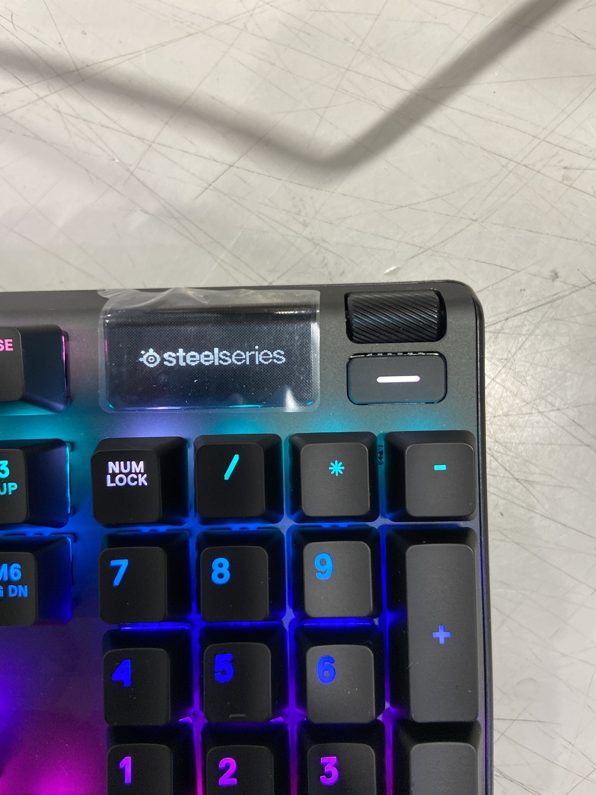 BLACK - STEELSERIES APEX 7 MECHANICAL GAMING KEYBOARD – OLED SMART DISPLAY – USB