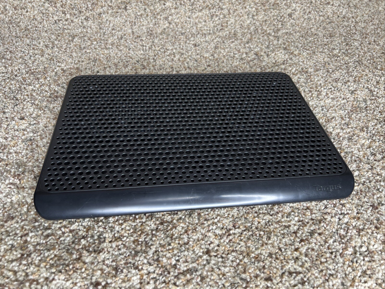 Targus 16" Dual Fan Chill Mat - AWE61US - Does not include USB-A cord