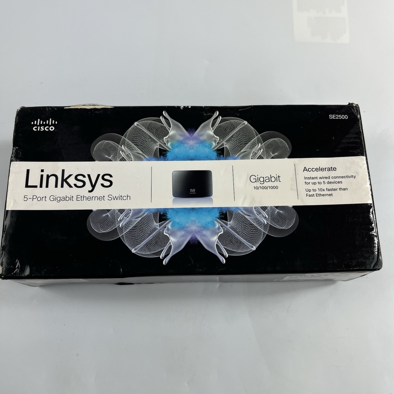 Linksys Cisco SE2500 5-port Ethernet Gigabit Switch With Power Cord