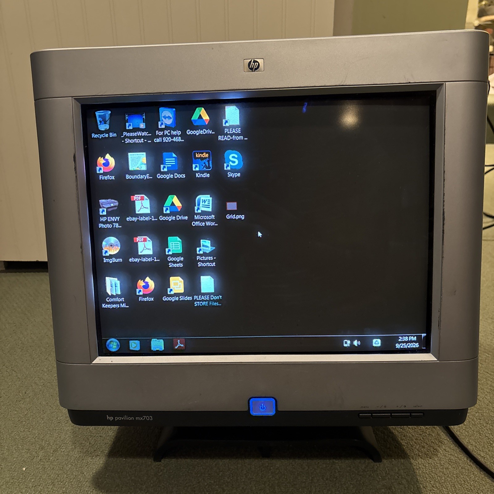 HP Pavilion mx703 PE1168 17" Flat CRT Tube VGA Color Computer Monitor