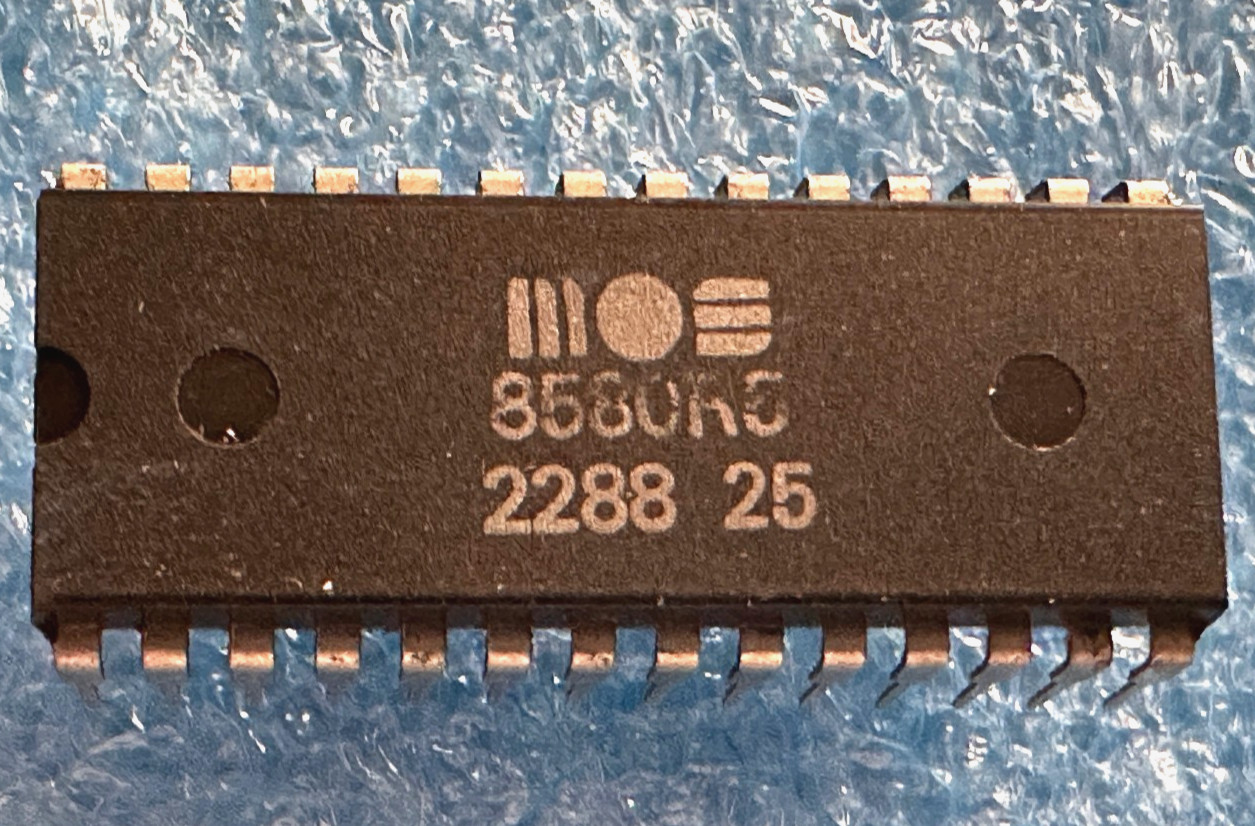 8580R5 Chip IC CSG / MOS SID Sound Chip, Commodore C64/C128 #22 88