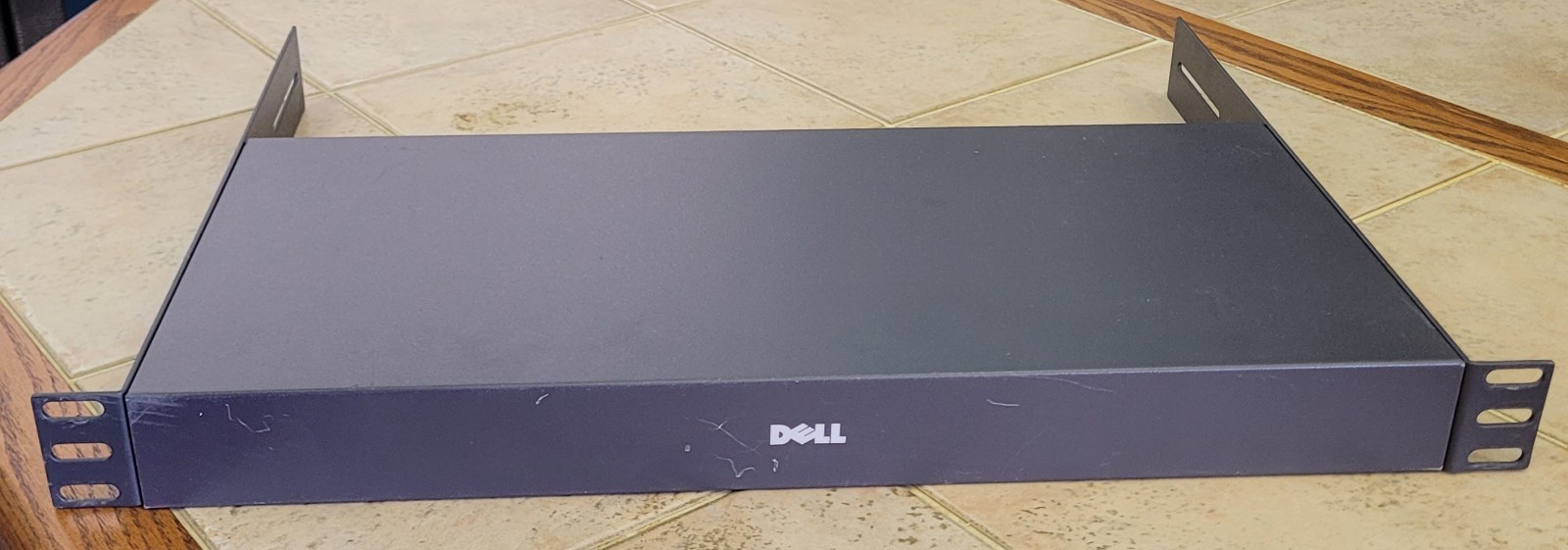 Dell - 8 Port KVM Rack Mountable PS/2 VGA Switch / Adapter - 71PXP