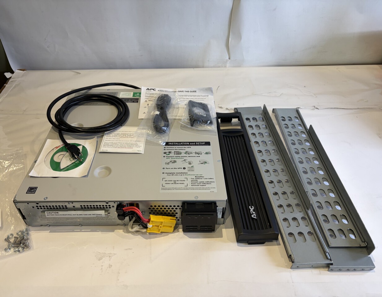 APC SMT1500RM2UC 1500VA 2U 120V LCD RM BATTERY BACKUP SMART UPS W/ SMARTCONNECT