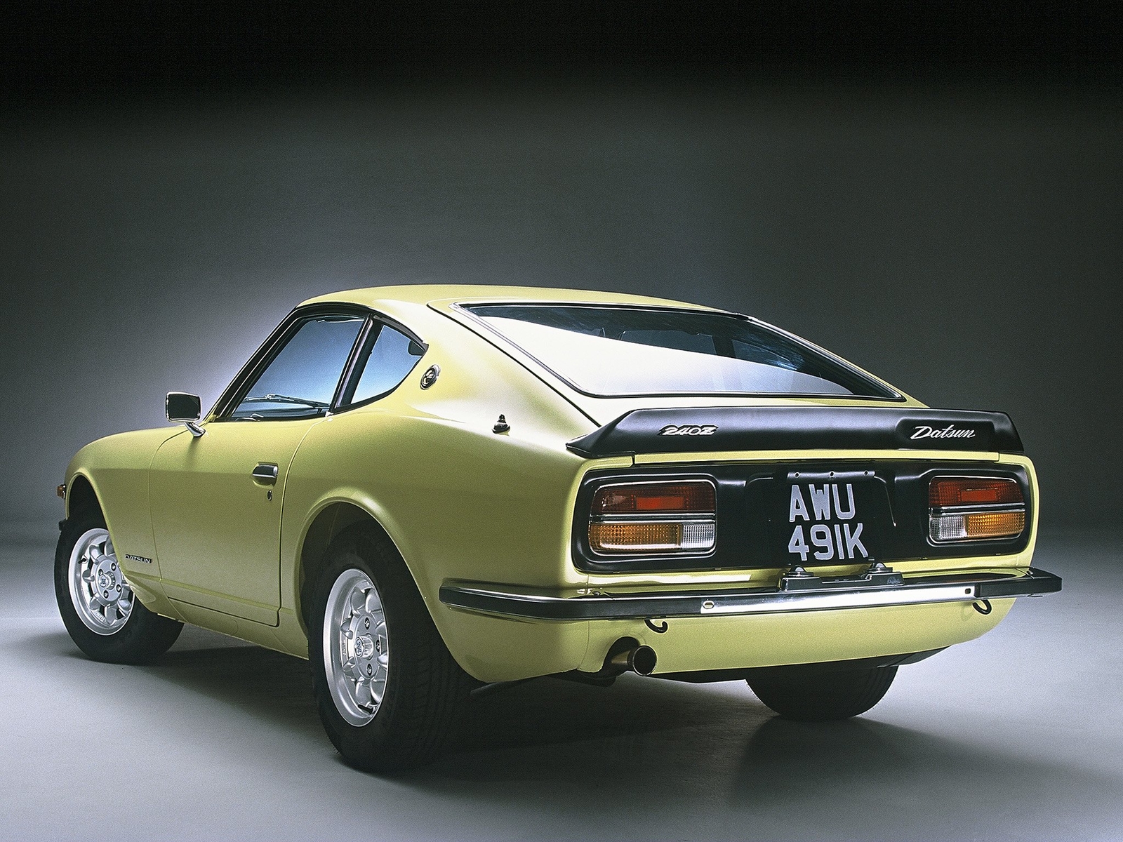 Cars 1970 datsun 240z uk spec hs30 Desk Mat Stitched