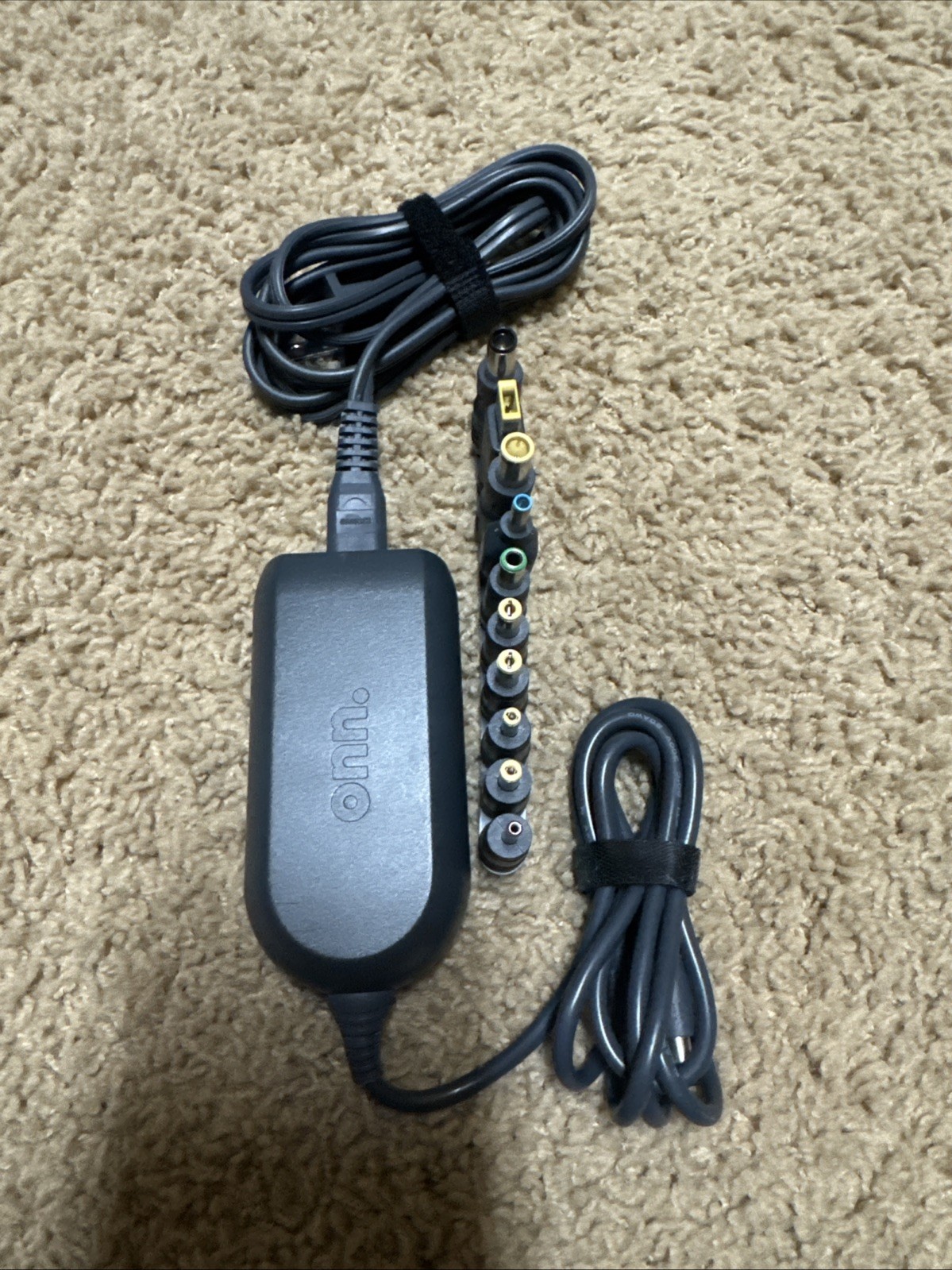 ONN ADS-65QI-19A-2 65W Universal Laptop Charger with 10 Interchangable Tips