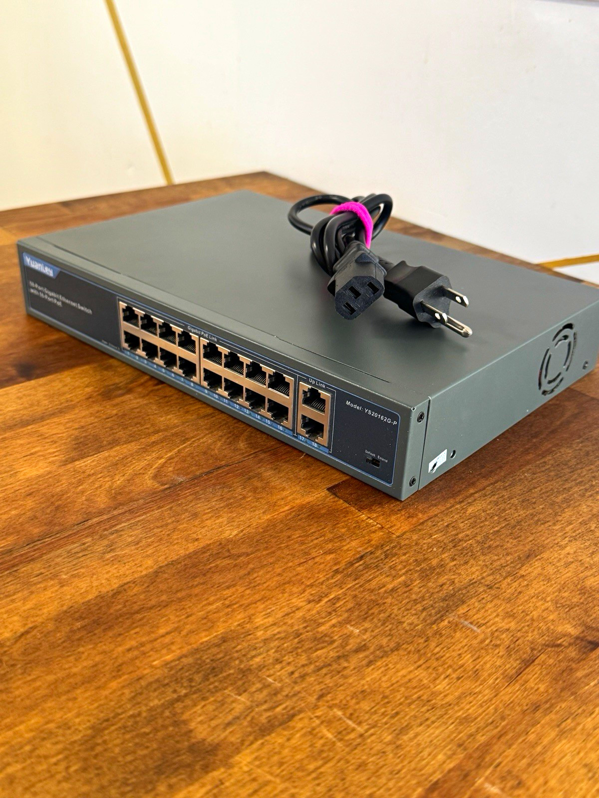 YuanLey YS20162G-P 18-Port Gigabit Ethernet Switch 16-Port PoE Unmanaged