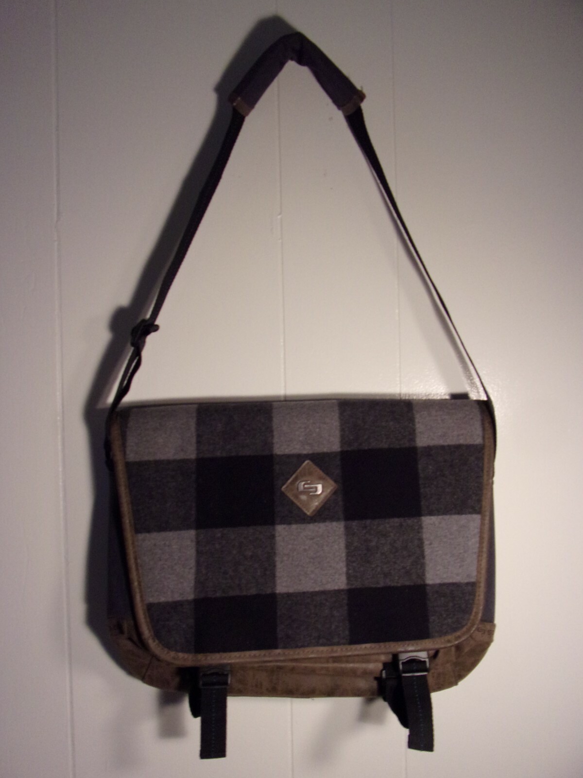 Solo New York Urban Nomad Laptop Tablet Shoulder Bag Buffalo Plaid Check 