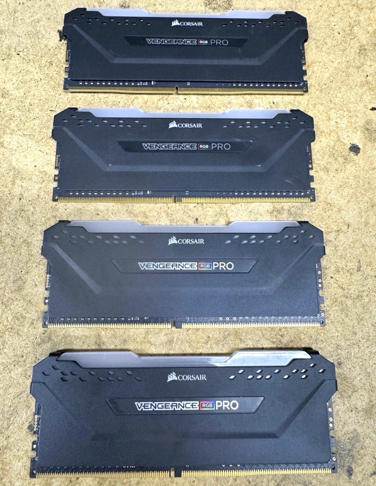 Corsair Vengeance RGB Pro 32 (4x8GB) DDR4-3200 PC4-25600 DIMM 288p