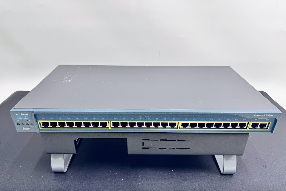 Cisco Catalyst 2950 Series 24 Ports Switch WS-C2950T-24 