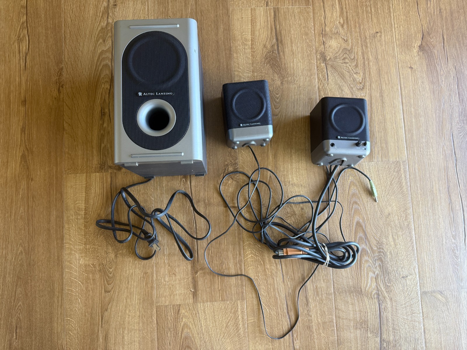 Altec Lansing 221 3-Piece 2.1 Amplified Computer Speaker System Tested Works