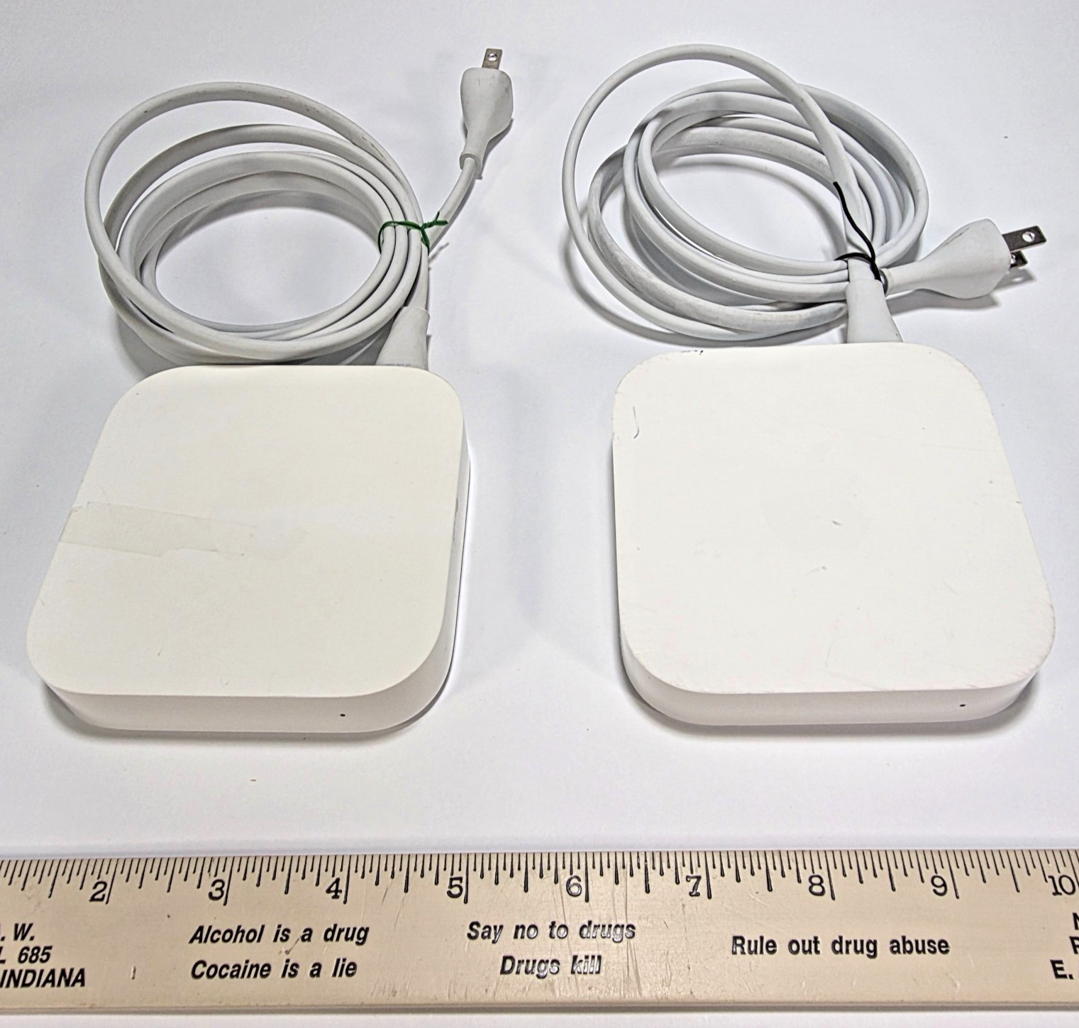 Lot of 2 Apple AirPort Express A1392 2nd Gen WiFi Base Stations + Power Cords