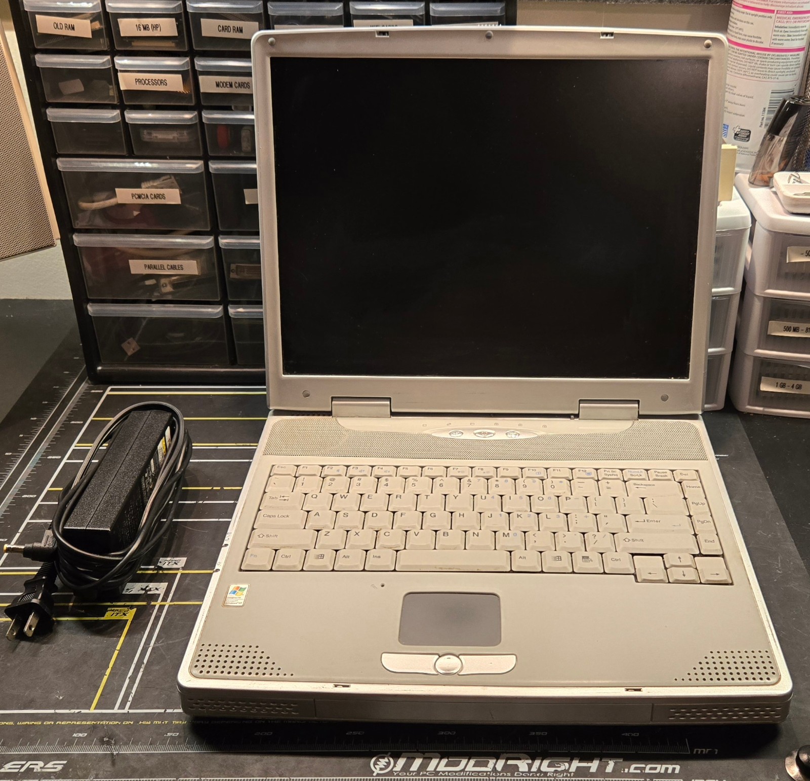 Vintage Nobilis Green731 (Intel Pentium 4 @ 1.80 GHz, 768 MB RAM, WinXP Home)
