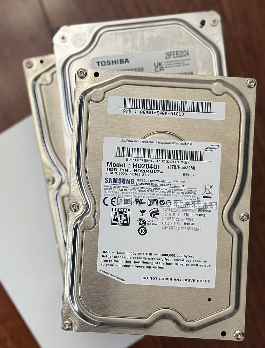 Samsung 2TB HD204UI 3.5" Internal SATA 3Gb/s Hard Disk Drive Toshiba Seagate