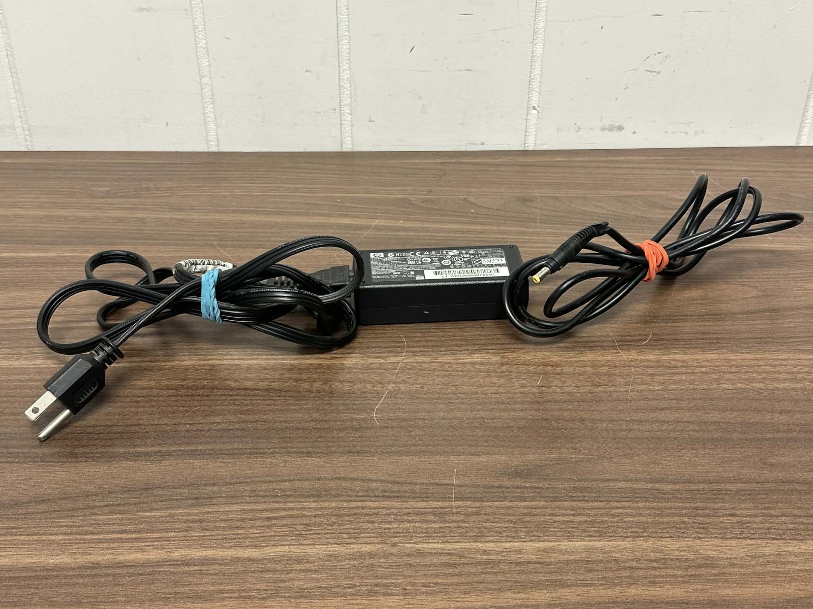 HP OEM Adapter 608421-003 Input 100-240V 1.5A 50-60Hz Output 18.5V 3.5A