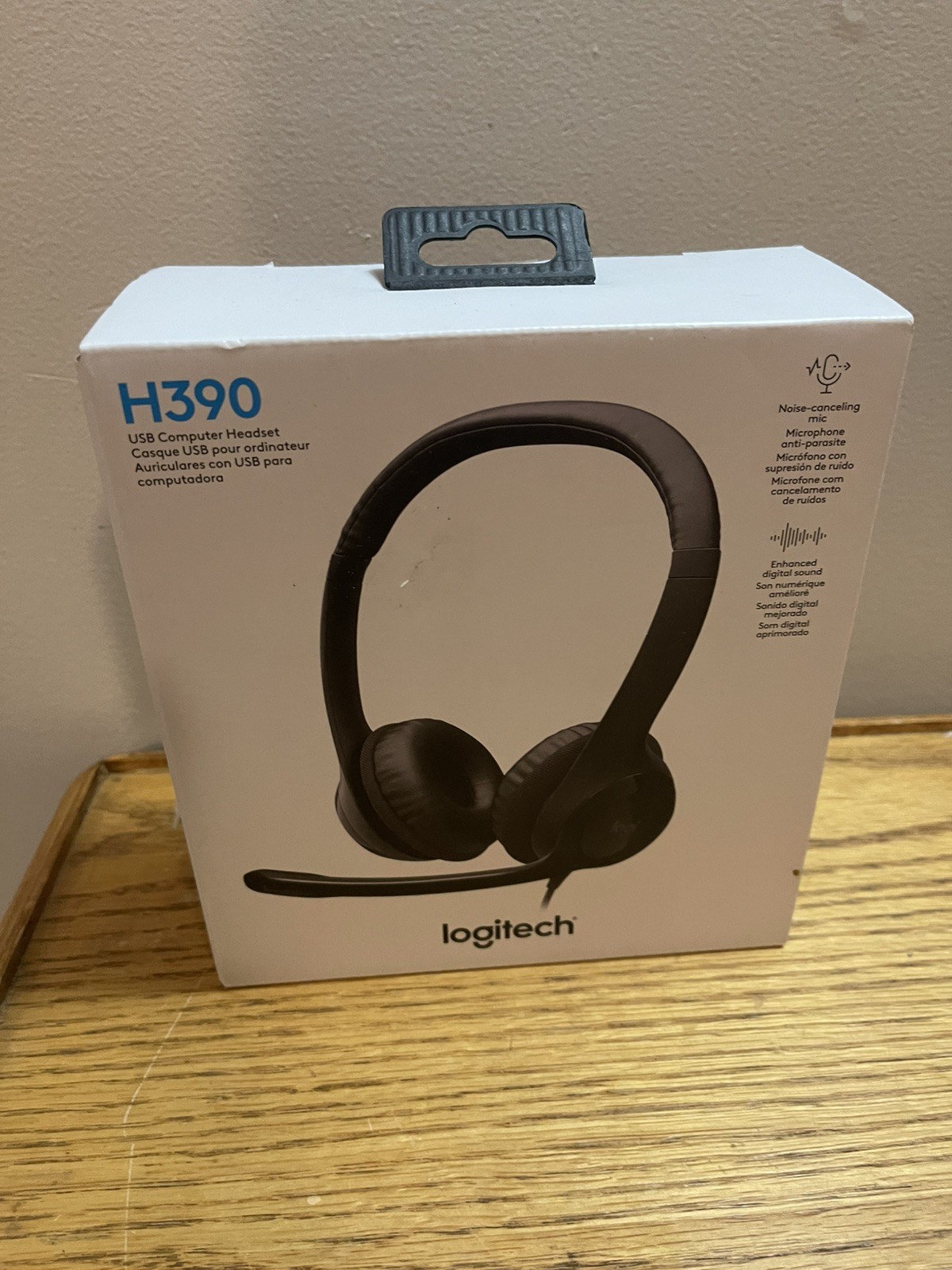 Logitech H390 Over-Head Comfort USB Headset w/ Noise-Canceling Microphone * NEW