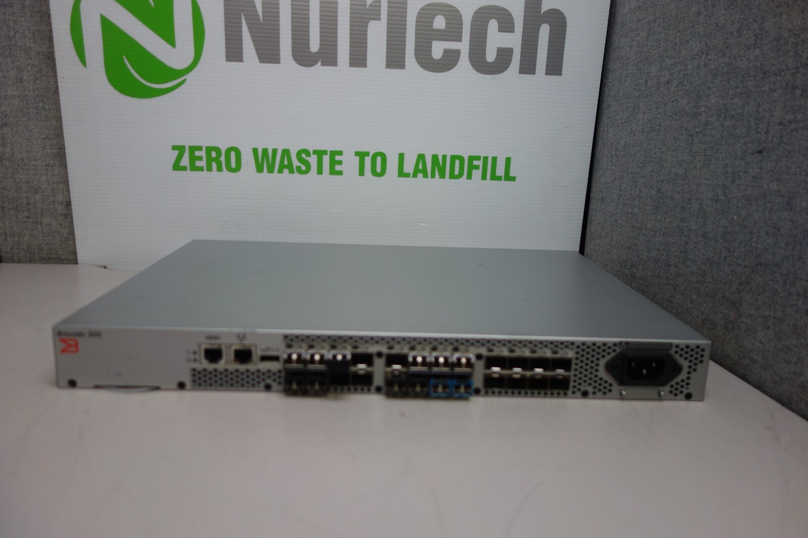 Brocade 300 340 8Gb 24 Port Fibre Channel Switch BR-340-0004