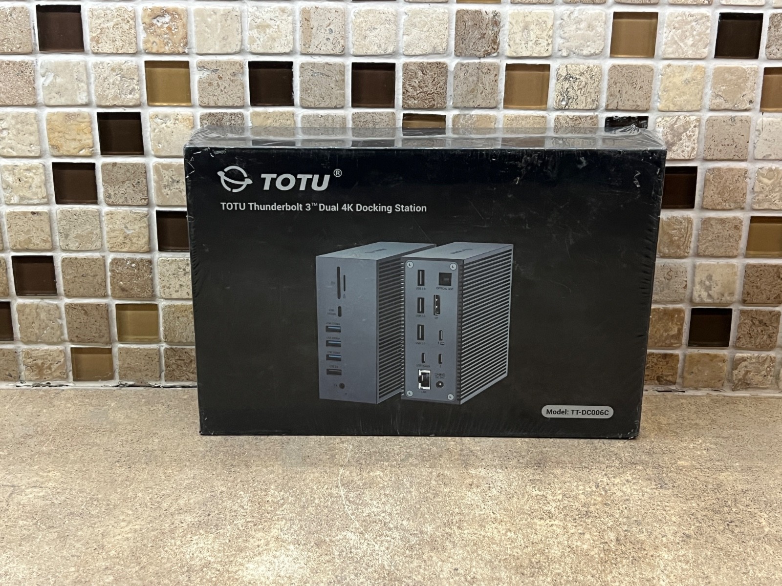 TOTU USB-C TT-DC006C Triple Display Laptop Docking Station