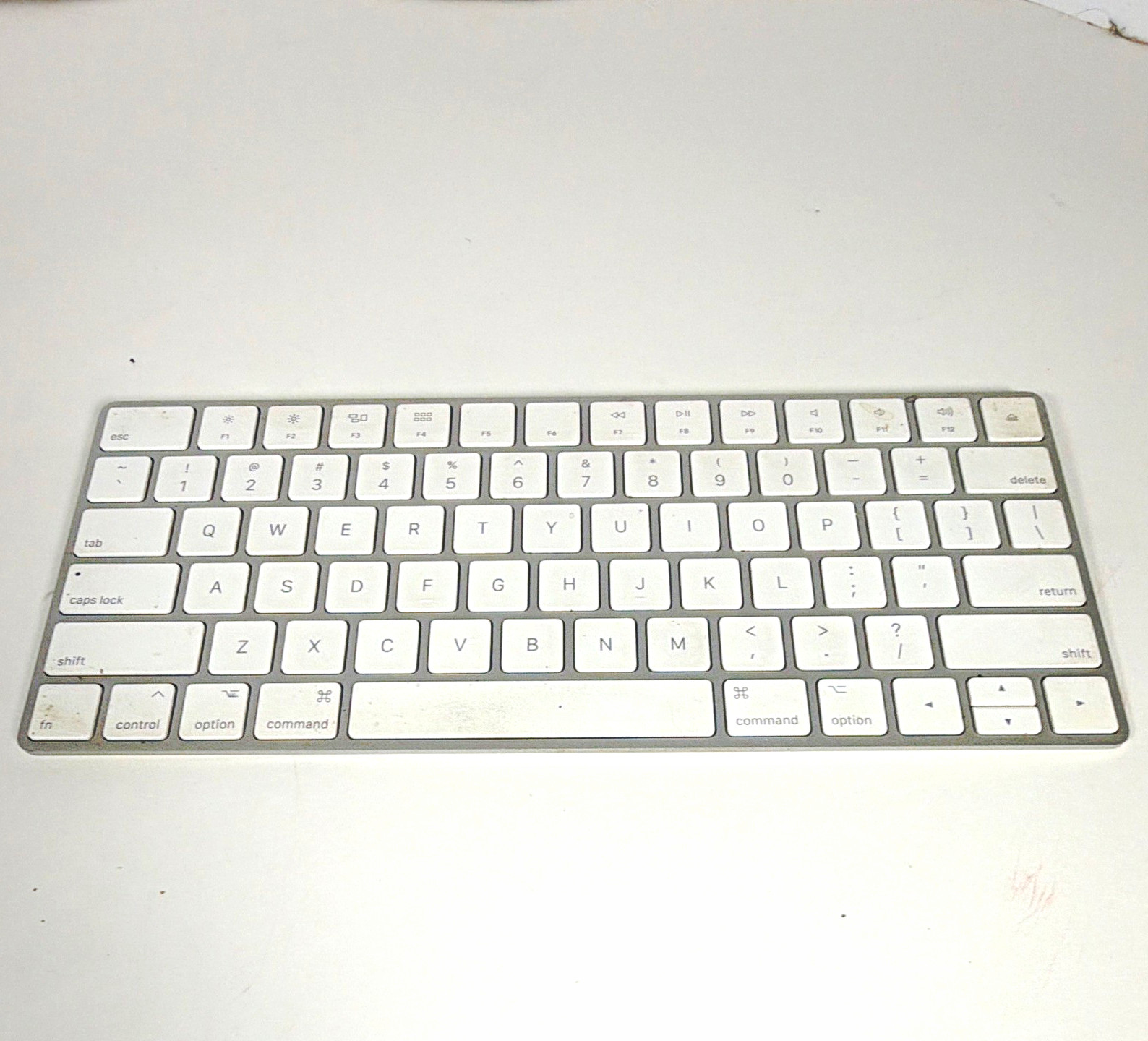 Apple Slim Wireless Keyboard White/Silver English QWERTY Standard Layout