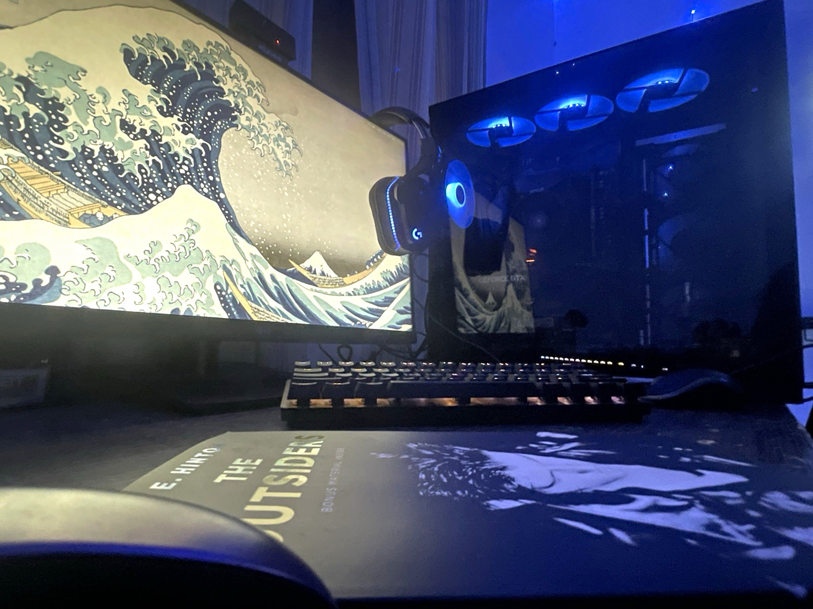 THIS IS NOT FREE. I will build a costume gaming pc for you if payed