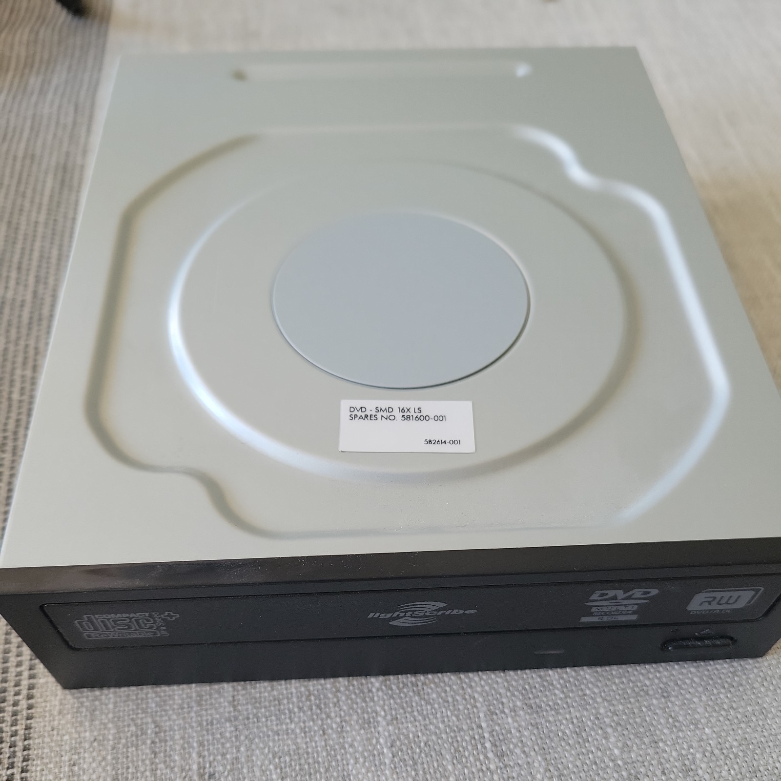 HP DH-16ABLH-HT2 Hewlett-Packard 16X DVD-RW CD-RW Lightscribe SATA Drive 5.25"