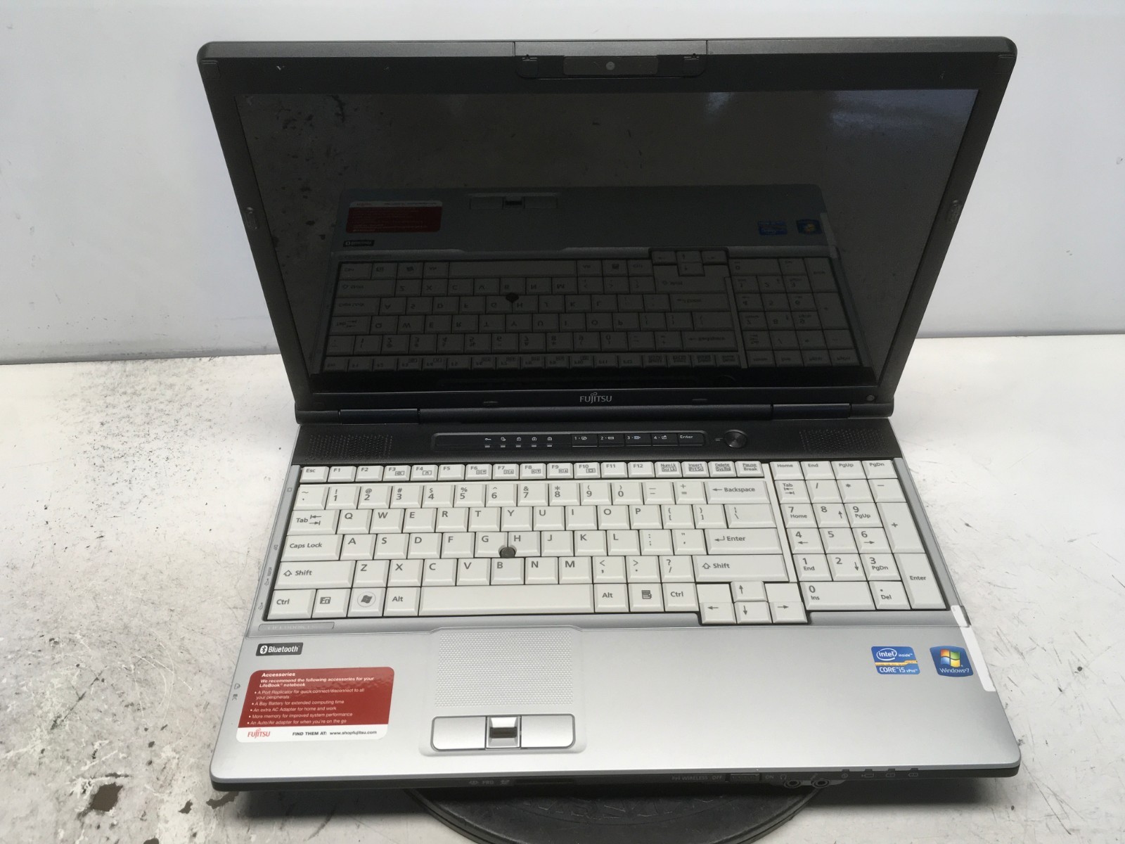 Fujitsu LifeBook E751 Intel i5-2520M 2.5GHz 4 GB NO HDD No Batt