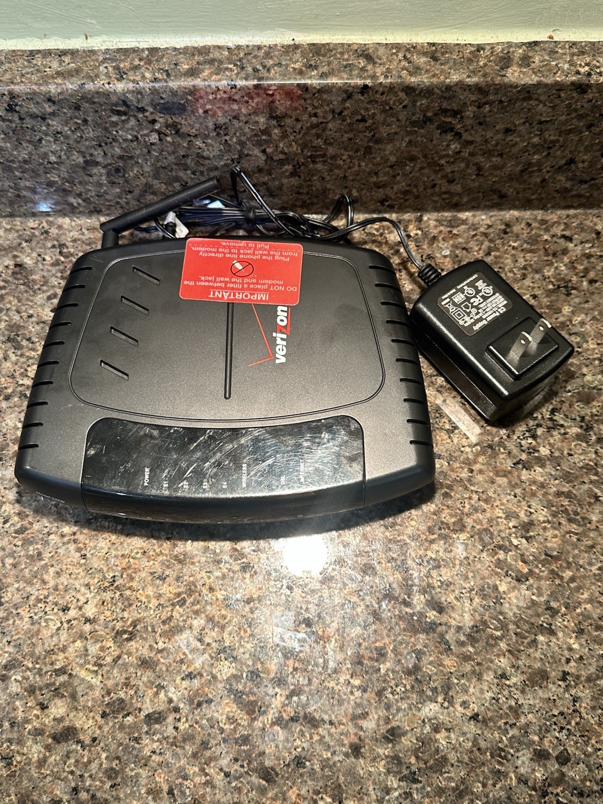 Verizon Westell Model # D90-327W15-06 Rev H Wireless Modem Gateway Router