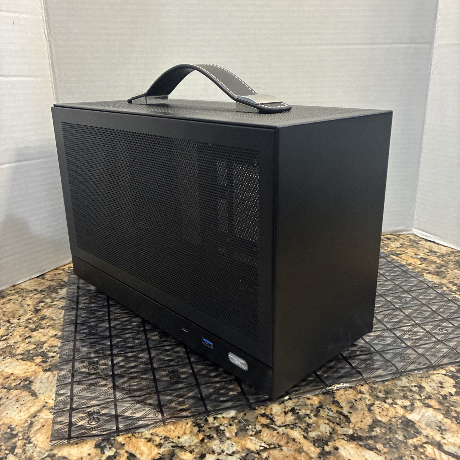 Shiny Snake S300 Black Mini ITX Portable Computer PC CASE With Handle