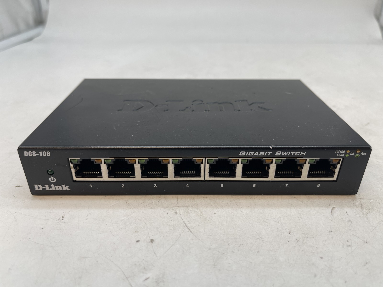 D-Link DGS-108 8-Port Gigabit Unmanaged Metal Desktop Ethernet Switch C4 Free SH