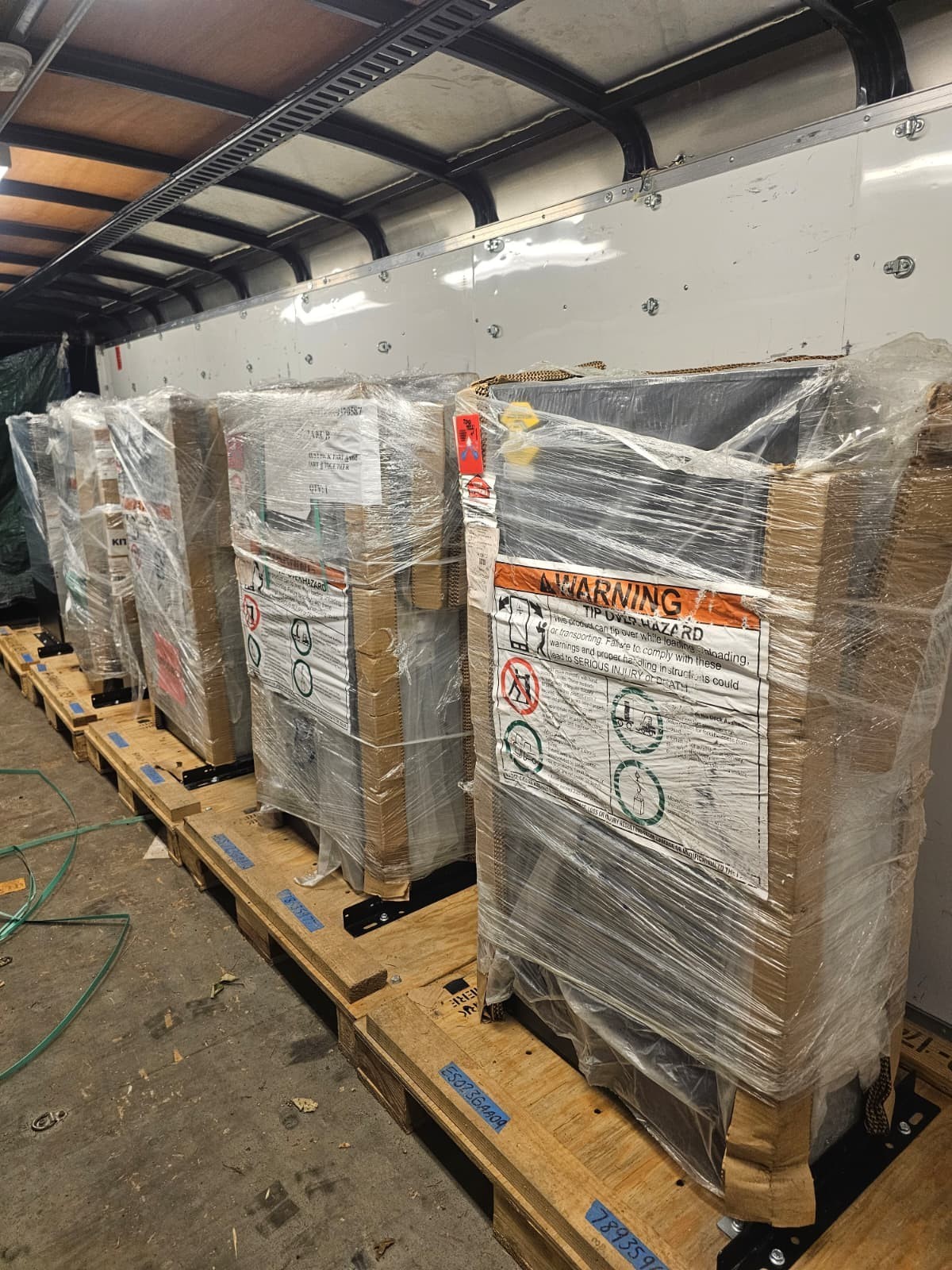Eaton 9155 15kVA 13.5kW 64-Battery 3-High Hardwired