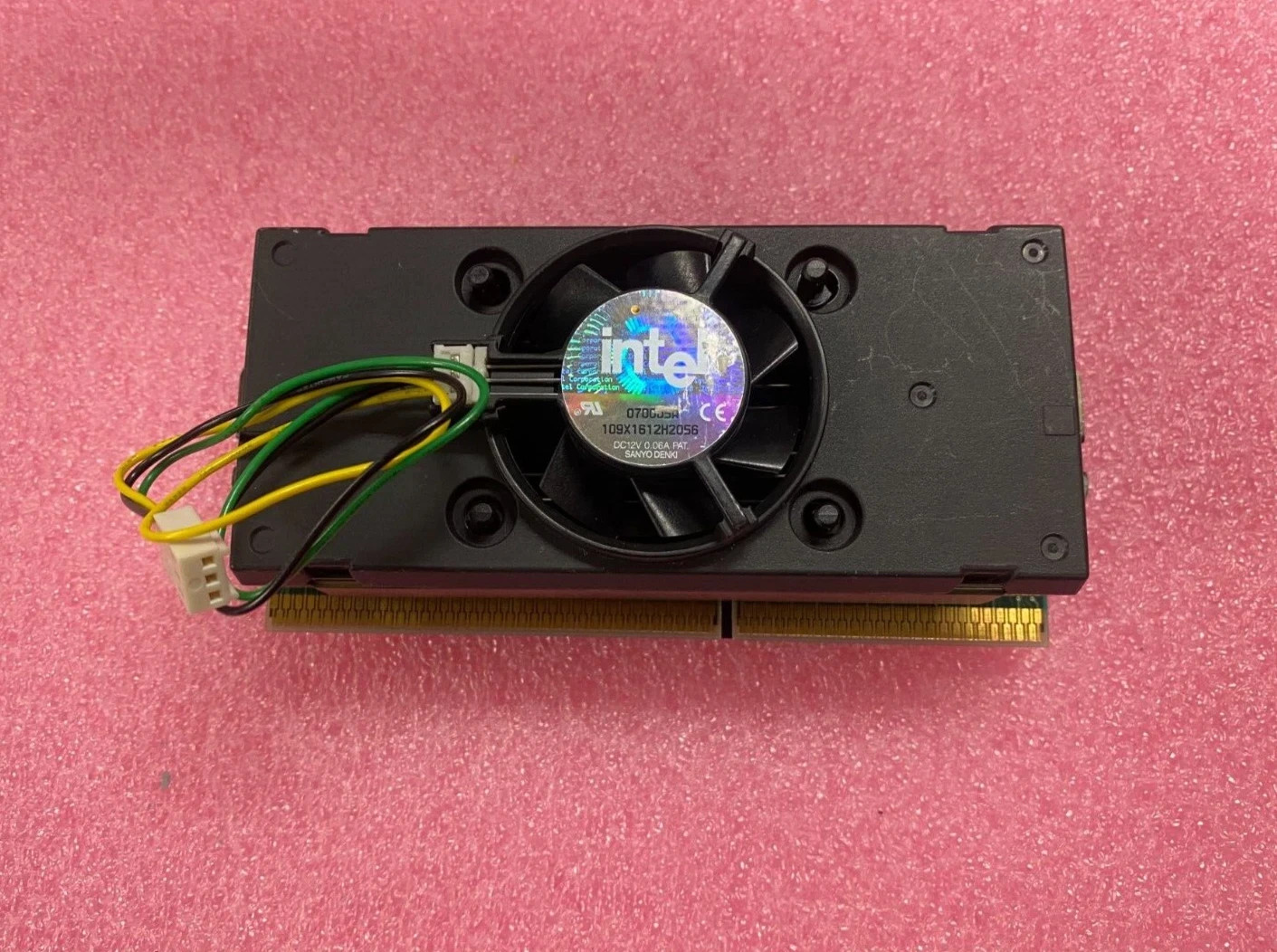 Intel Pentium III 600E Coppermine SECC2 80526PY600256 SL43E w/Intel original Fan