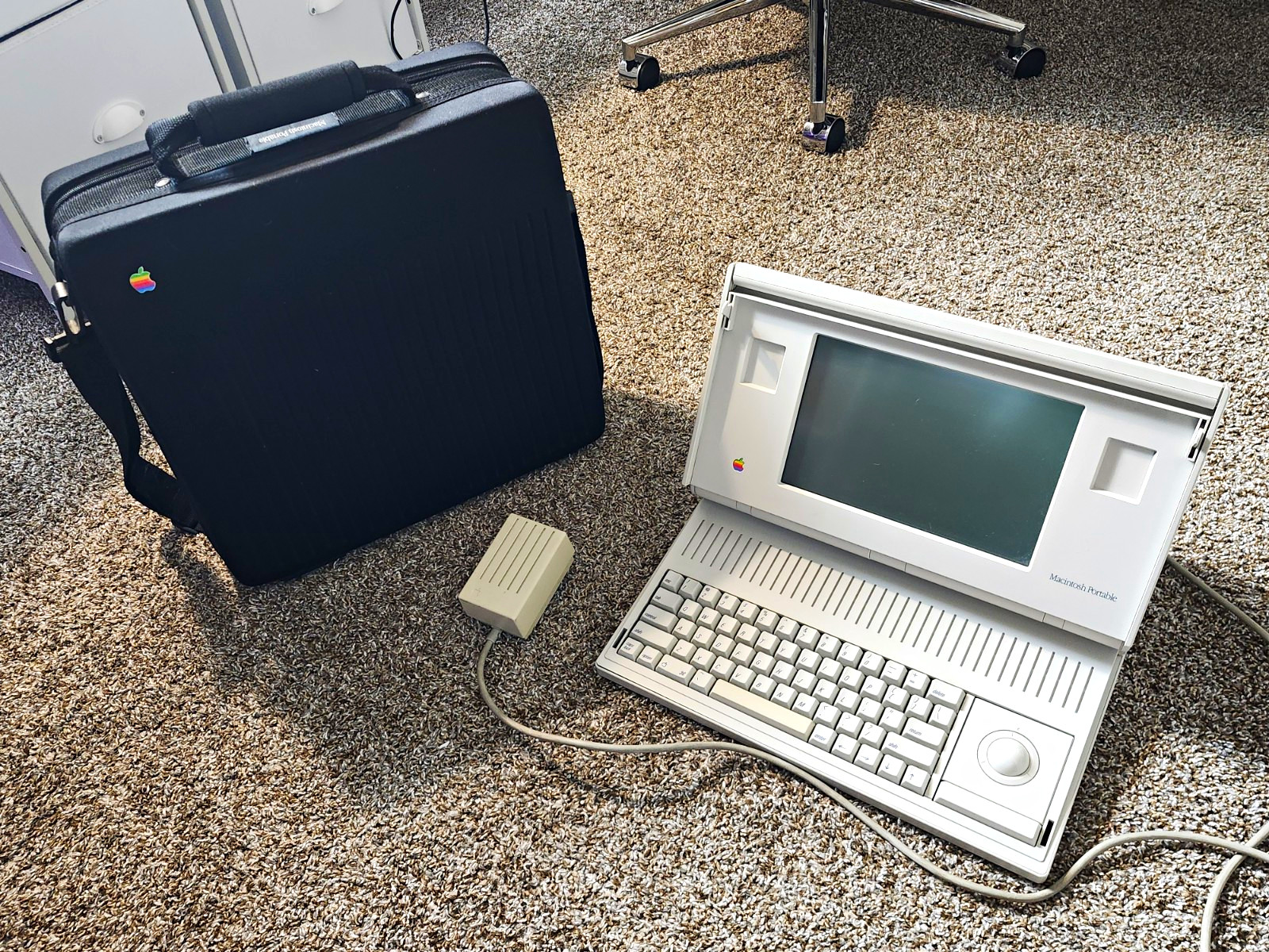 Non Working Apple Macintosh Portable Vintage Laptop Computer with Carrying Case