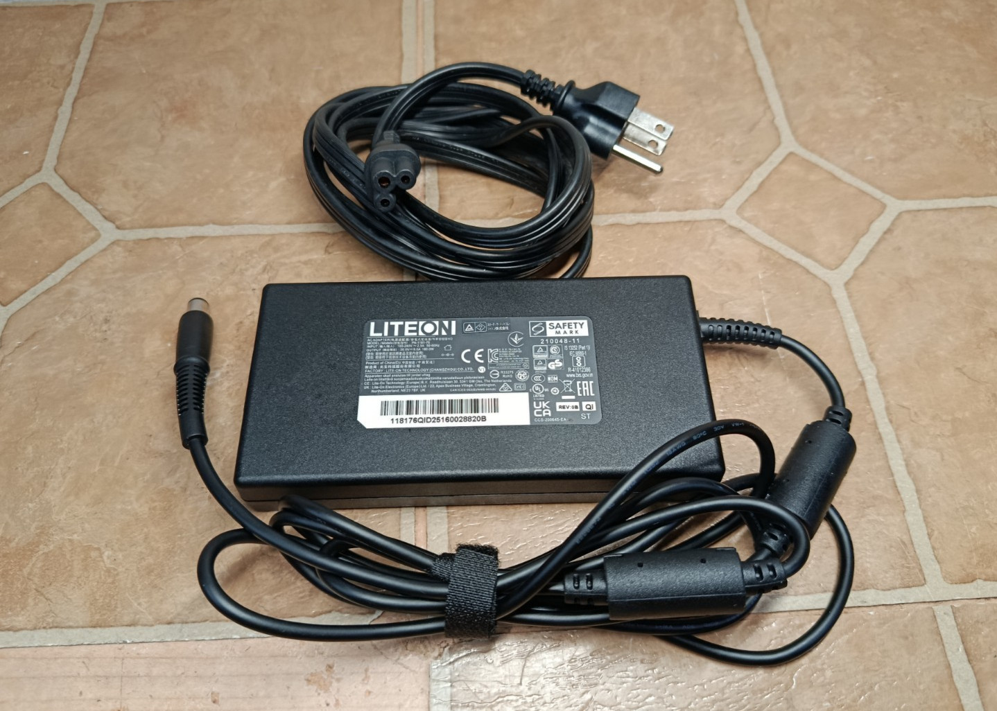 OEM Liteon PA-1181-76 7.4 x 5 mm 20V 9A 150W Power Supply Adapter Charger Dell