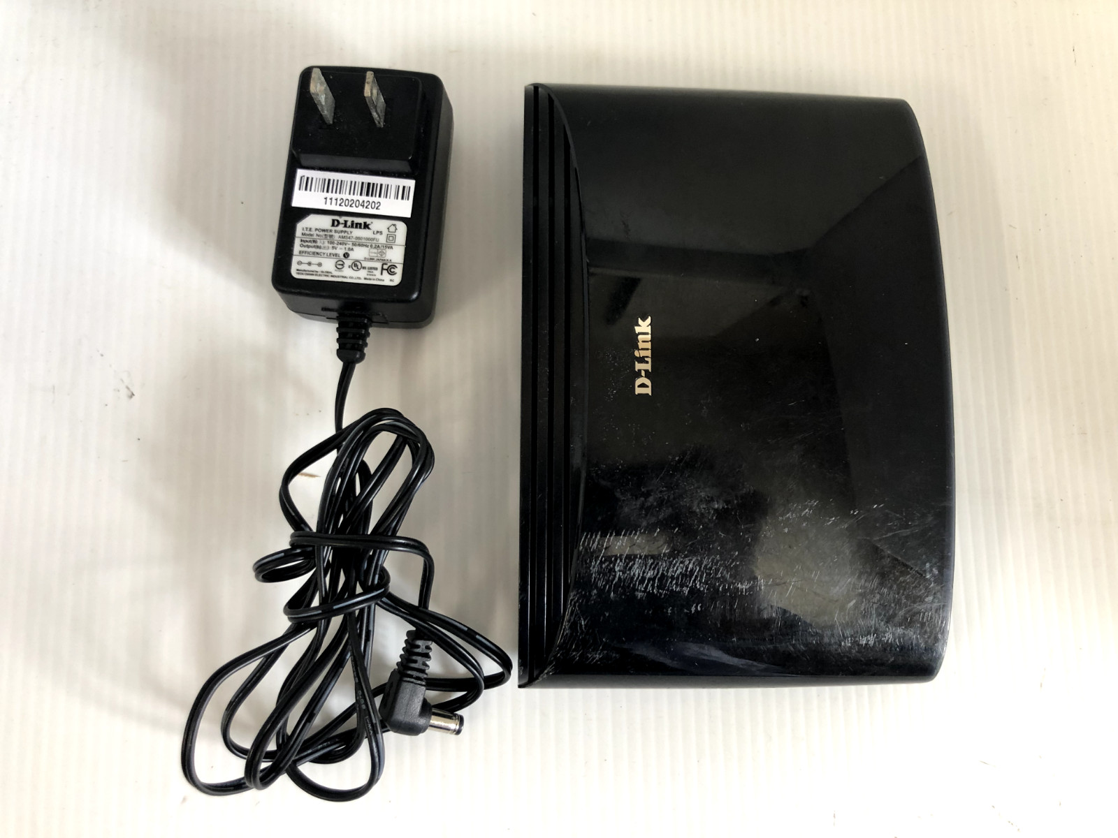 Pre-owned D-Link DES-1008E 8-Port 10/100 Desktop Ethernet switch TESTED WORKS