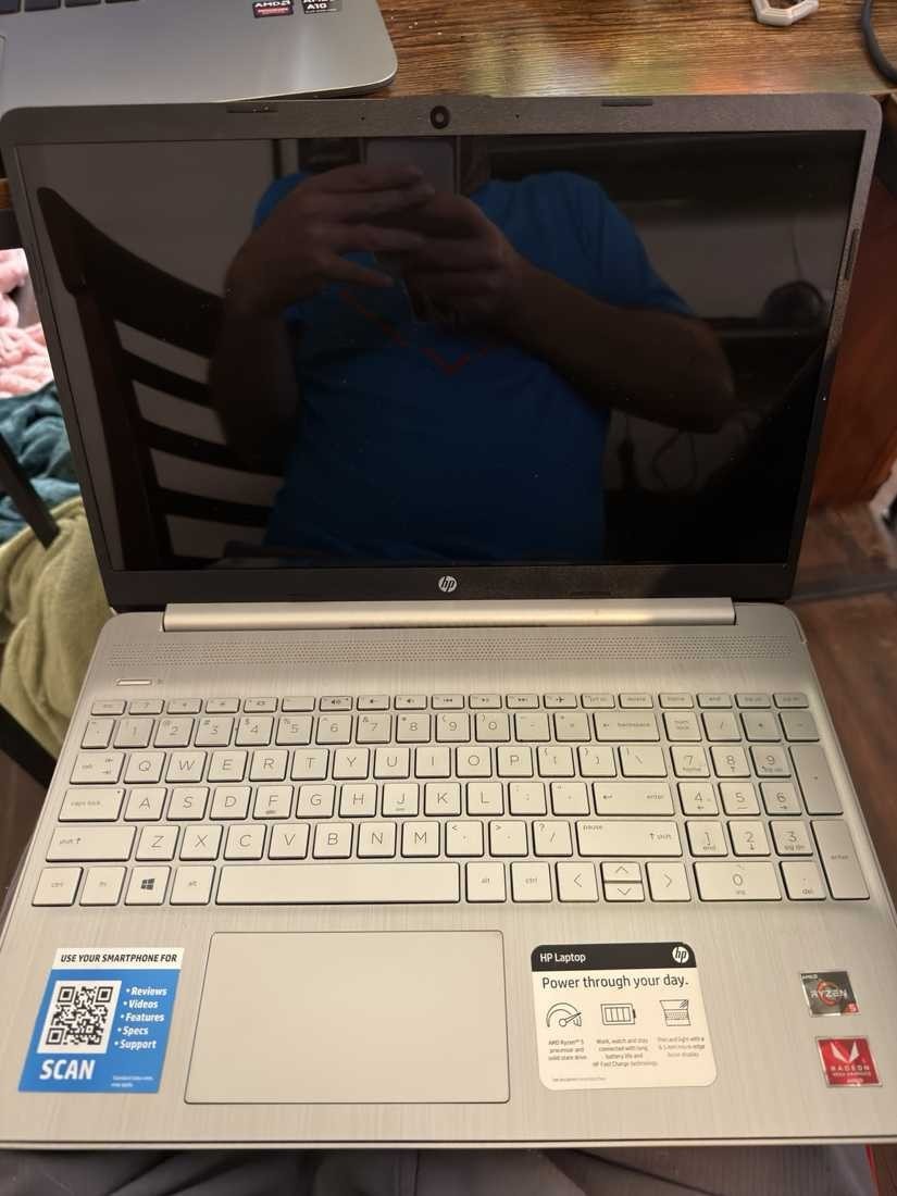 HP 15-ef0023dx 15.6 Touchscreen Ryzen 5 3500U 12GB 256GB SSD Windows 11