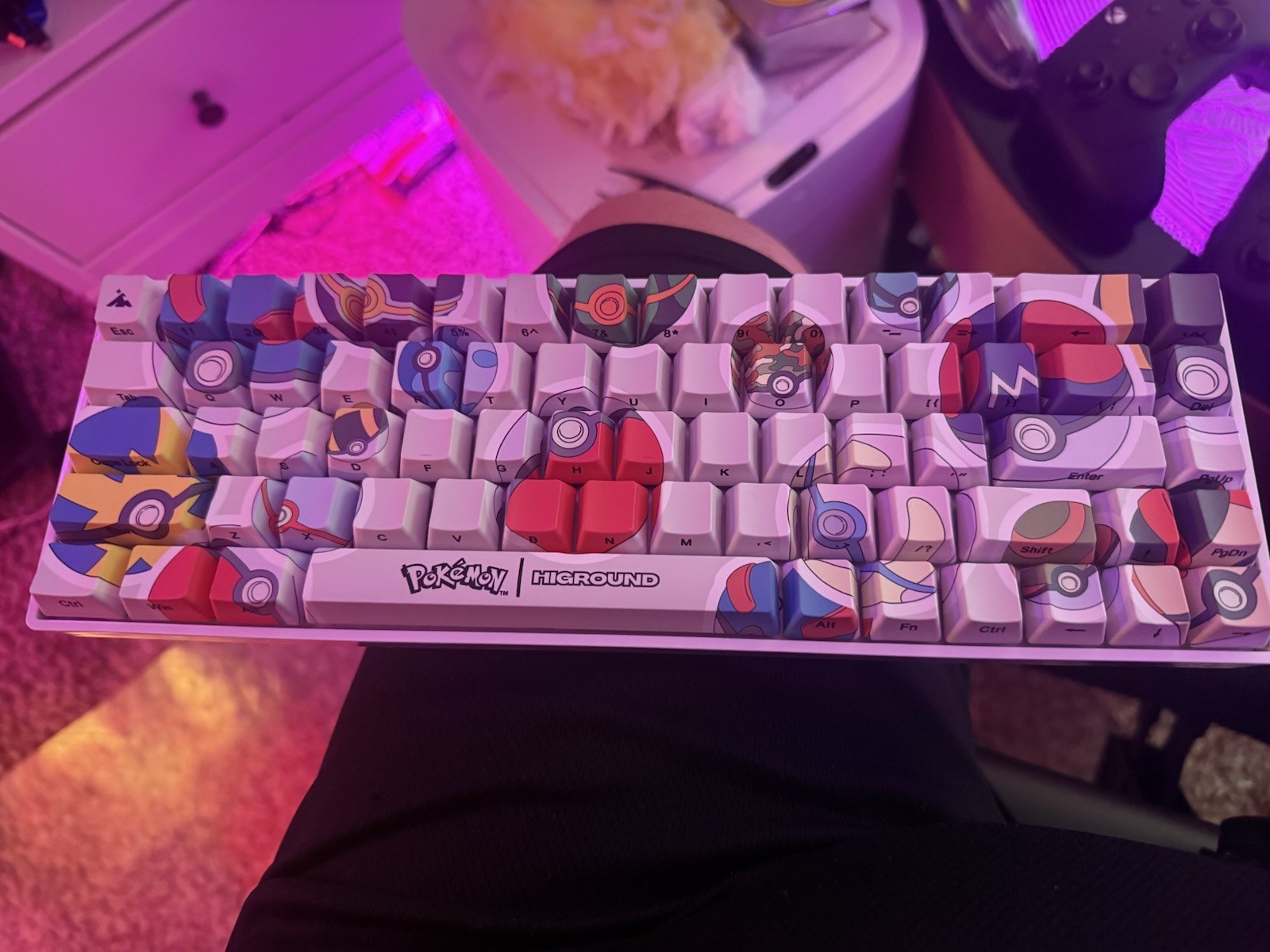 Higround x Pokémon Poké Ball Sticker Keyboard + XL Desk Mat Bundle