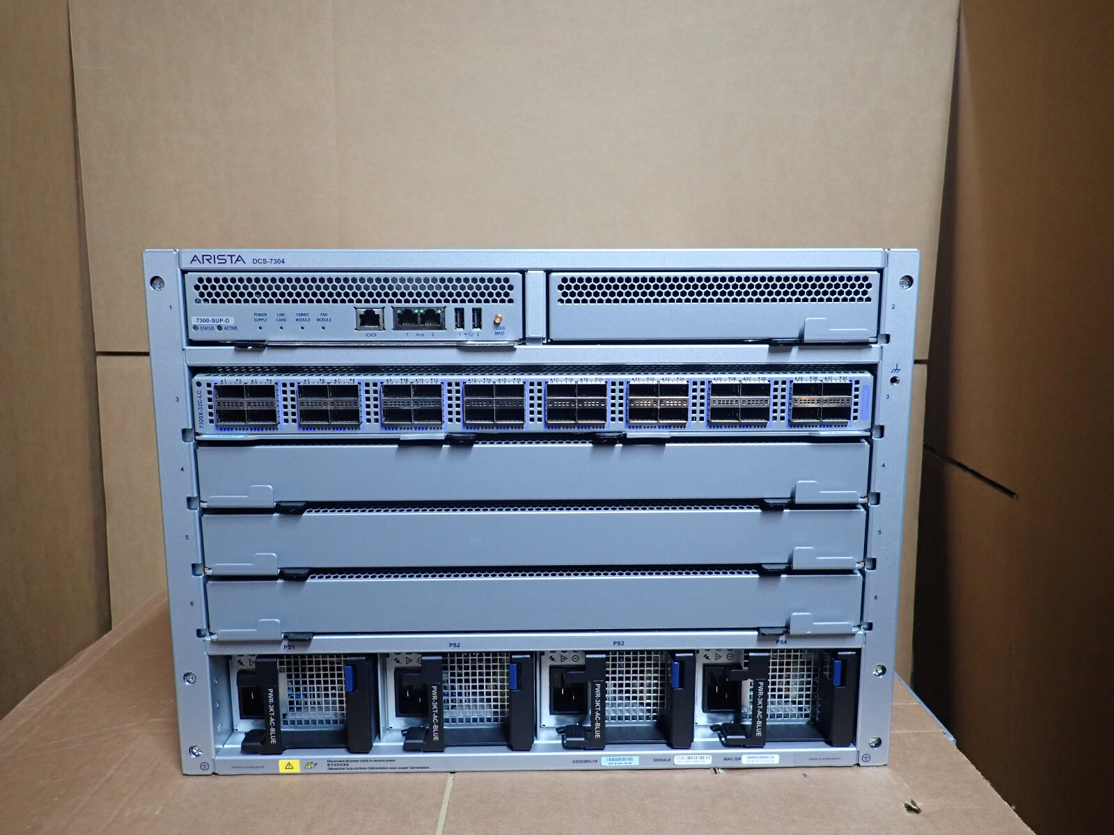 Arista DCS-7304 Switch 32 x 100GbE QSFP100 ports DCS-7320X-32C-LC