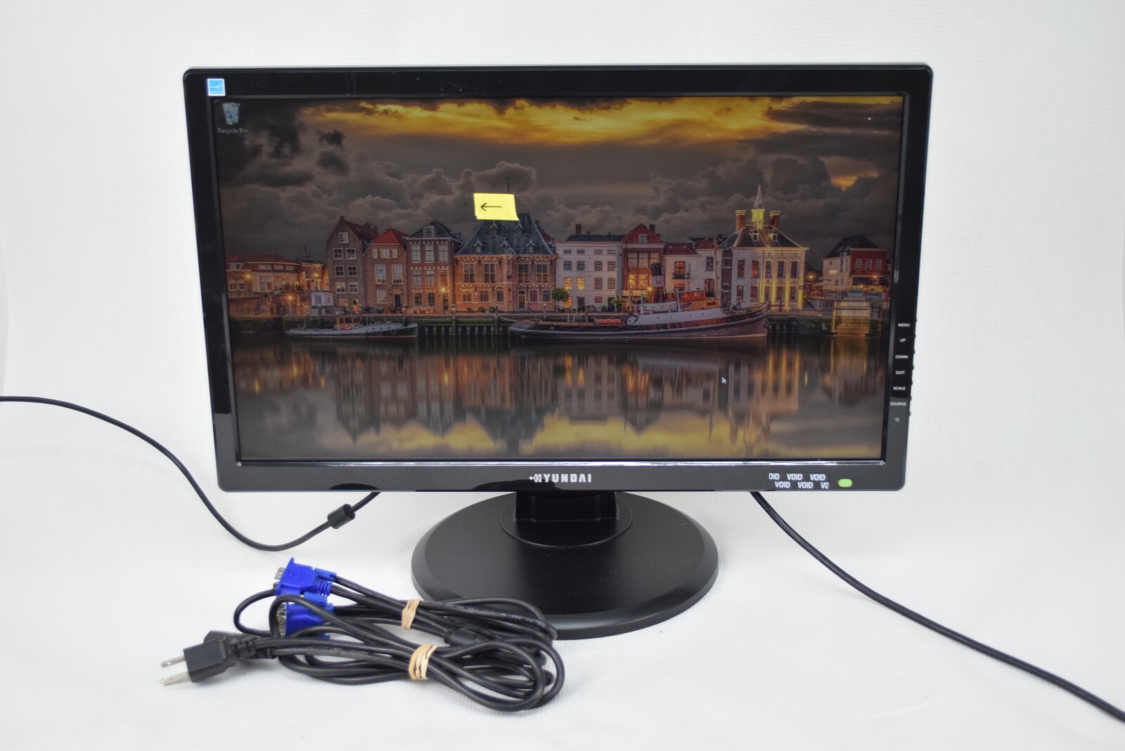 HYUNDAI  P227DP 22" LED Monitor VGA DVI DisplayPort w/ Cords Dark Spot