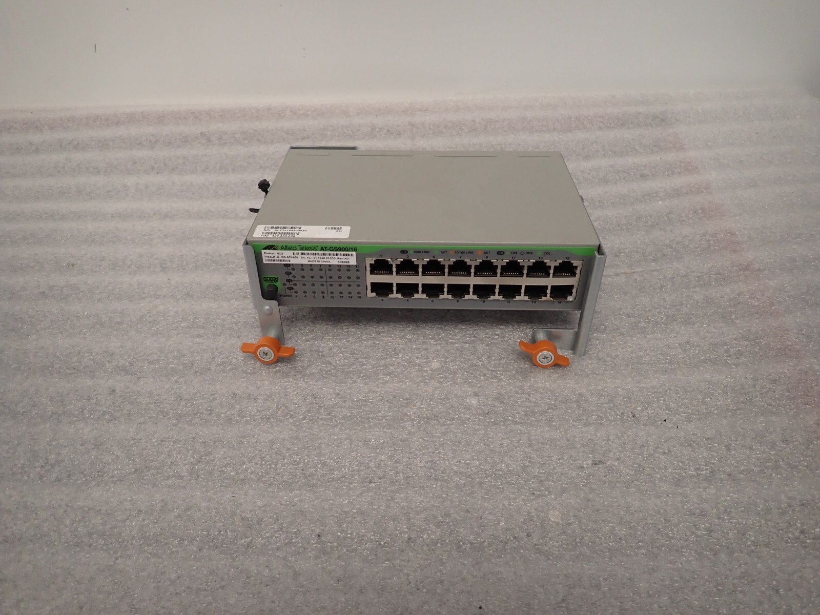 EMC 100-563-659 AT-GS900/16 ETHERNET MANAGEMENT 16 PORT 10/100/1000 Giga switch