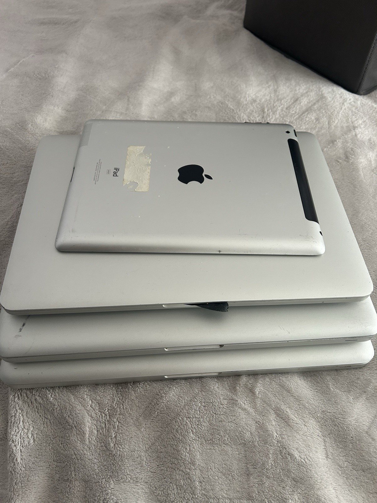 Lot of 3 Apple MacBooks 1 iPad For Parts or Repair AS-IS Untested