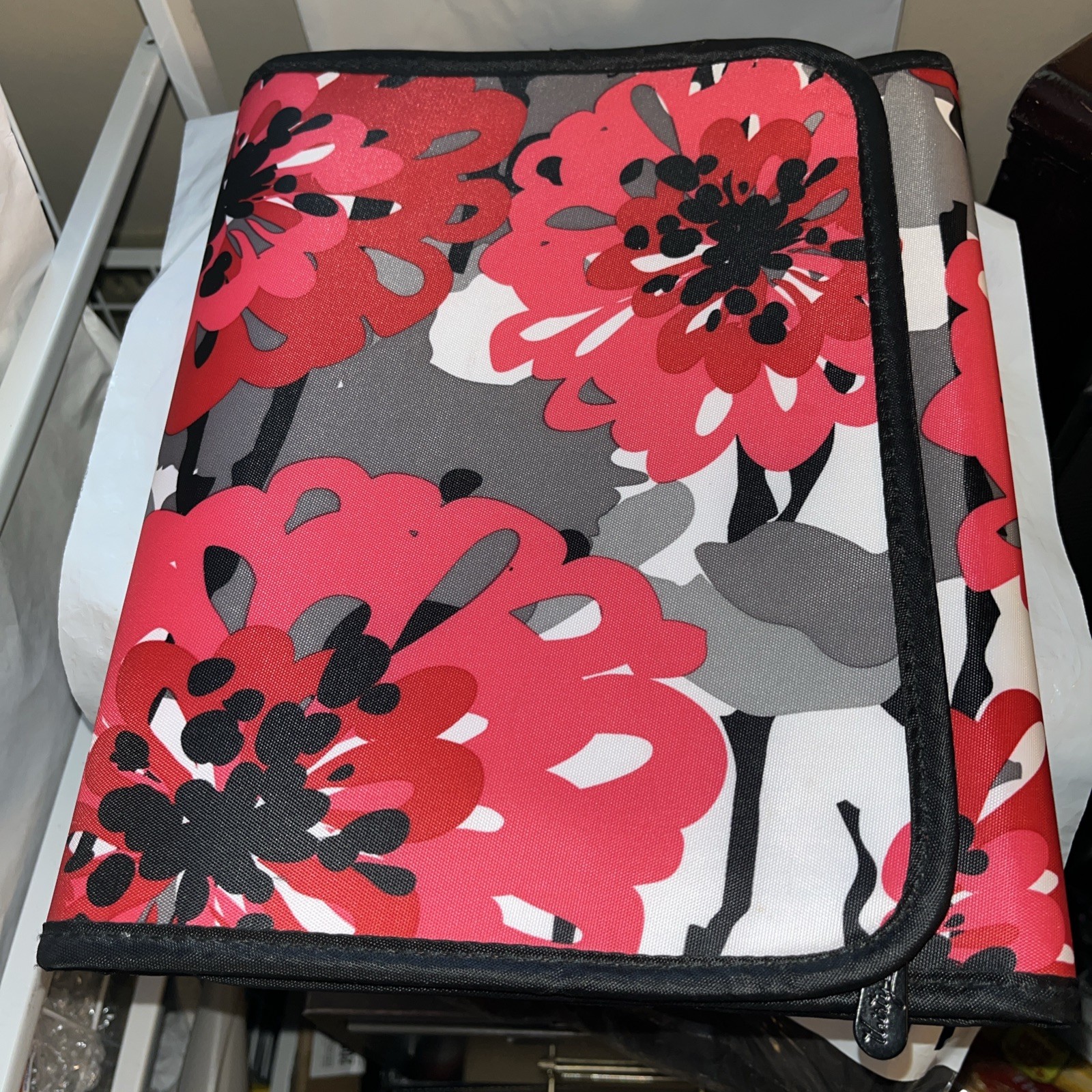 Thirty One BOLD BLOOM Tri-Fold Organizer iPad or Tablet Case With Pockets NWOT