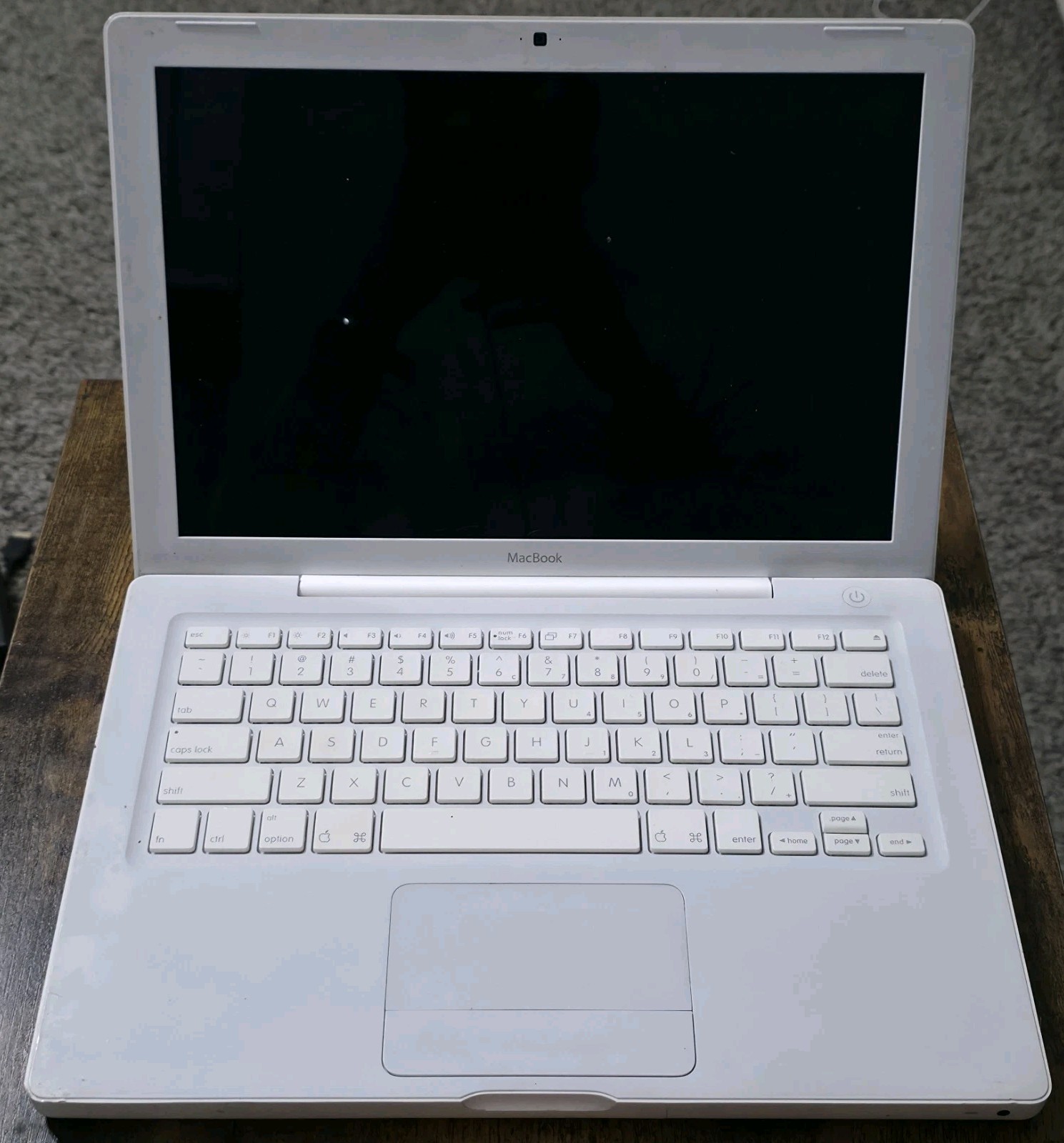 Vintage White Apple MacBook A1181 2007 Laptop - UNTESTED FOR PARTS